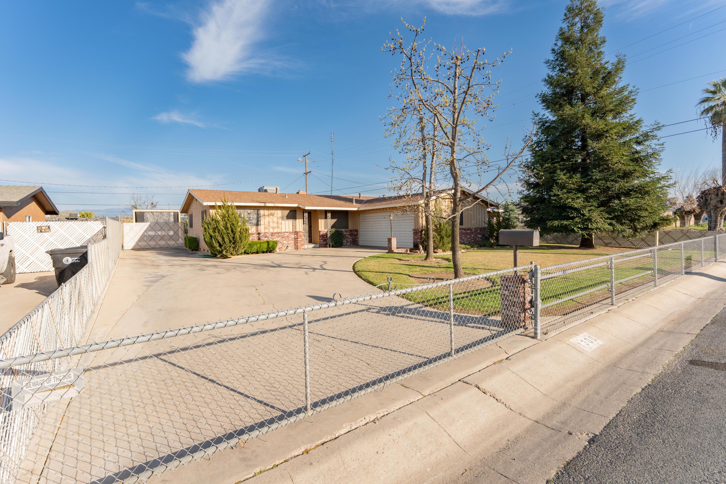 1306 Lowery St, Porterville, CA 93257