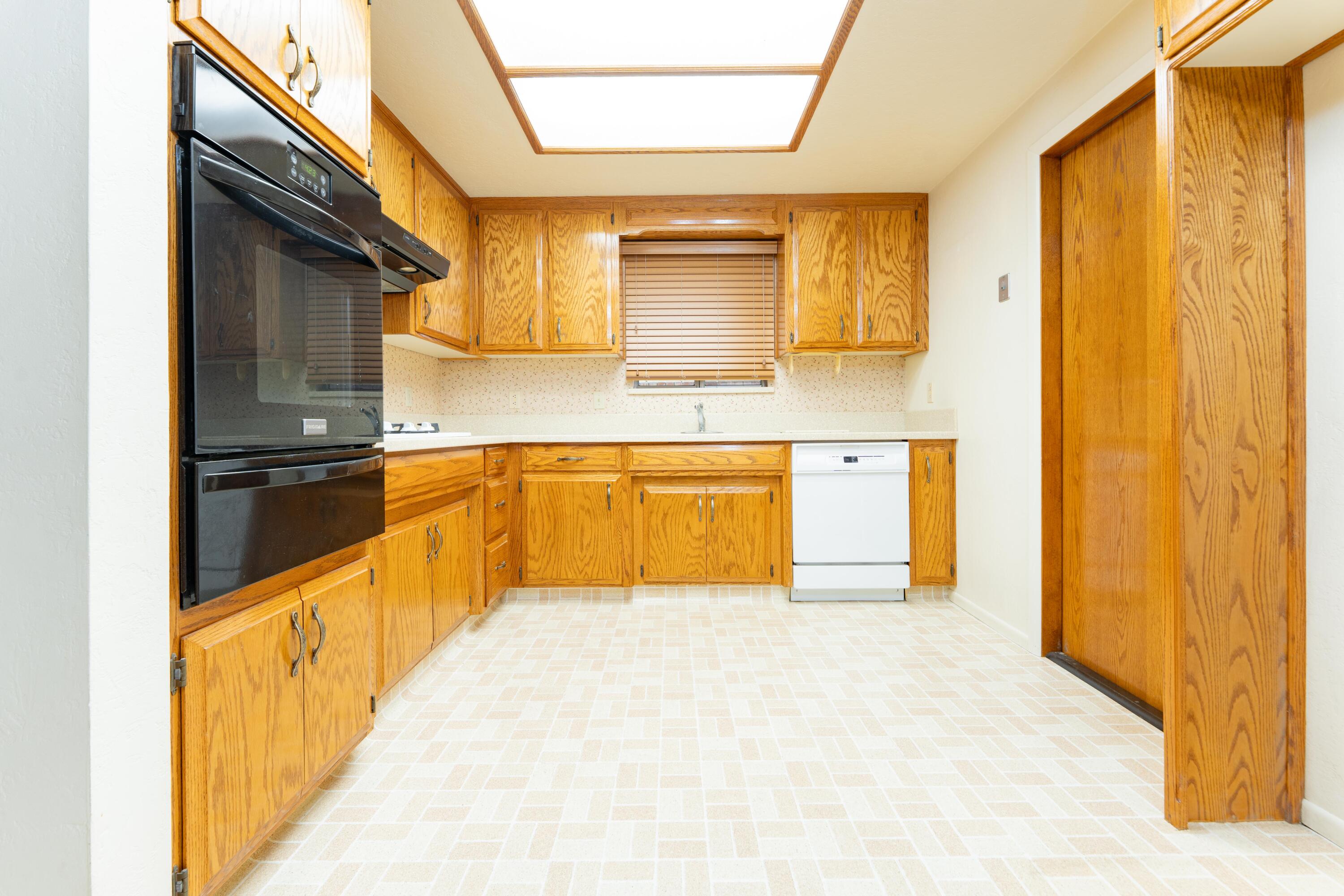 1306 Lowery St, Porterville, CA 93257