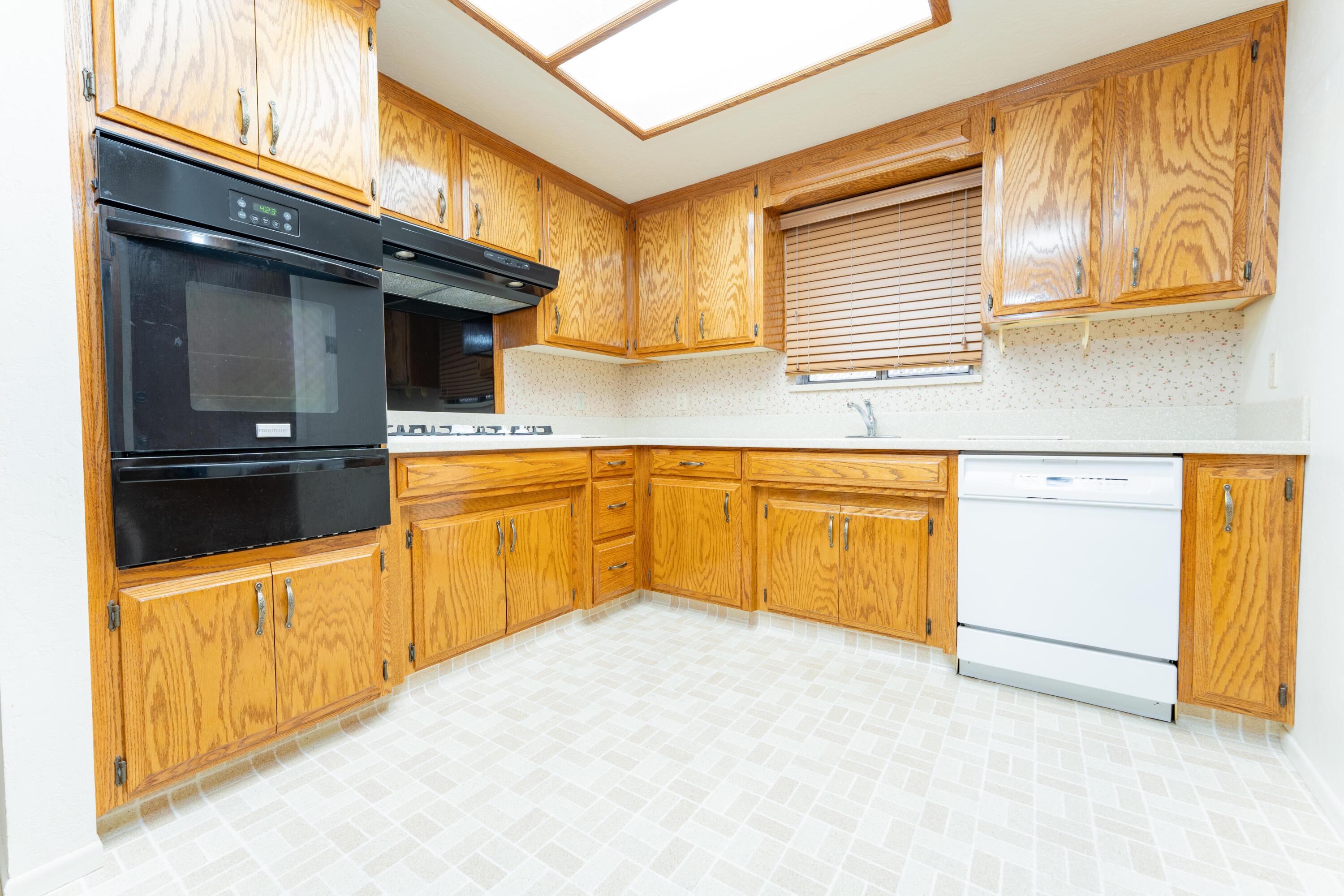 1306 Lowery St, Porterville, CA 93257