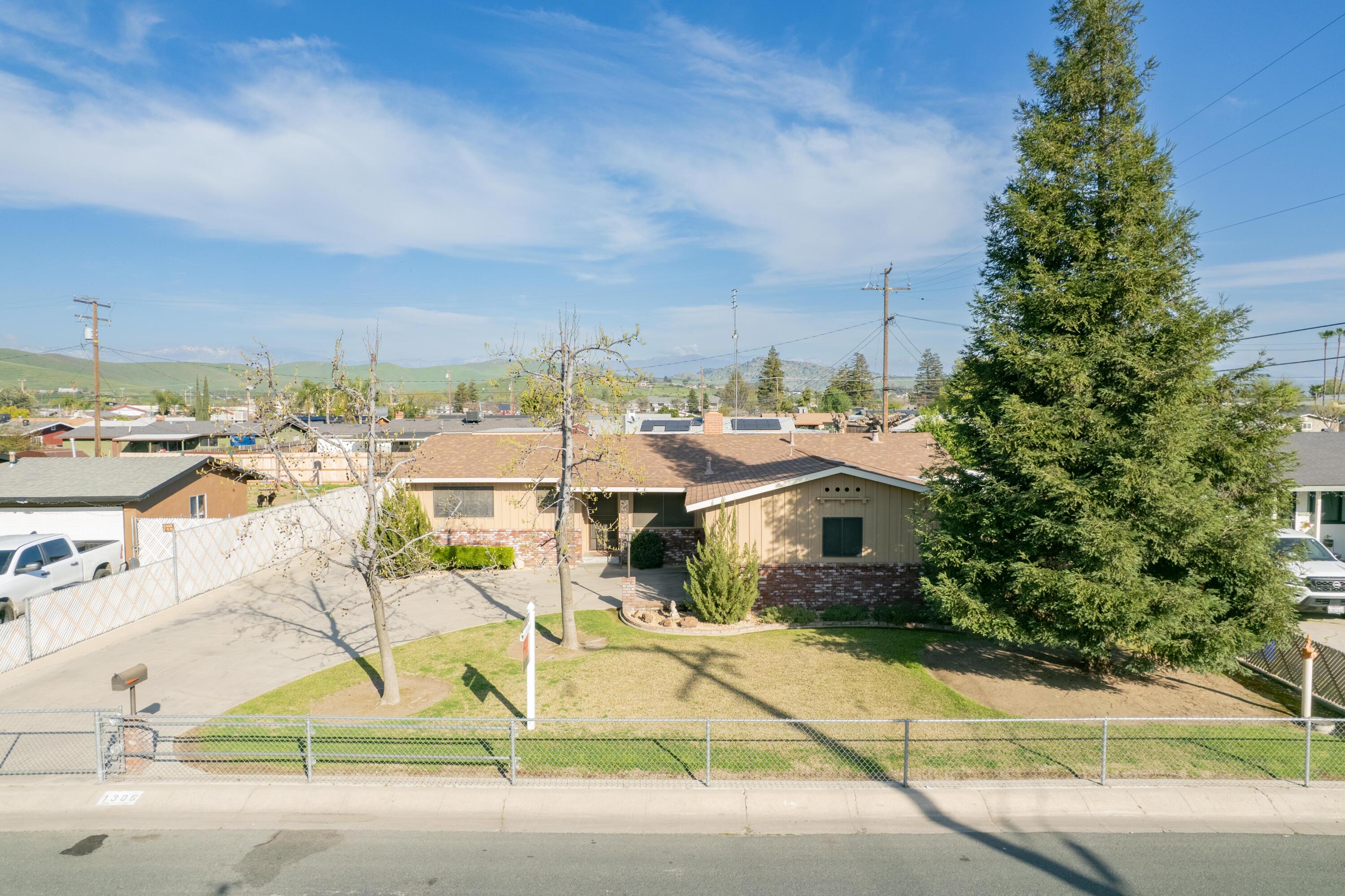 1306 Lowery St, Porterville, CA 93257