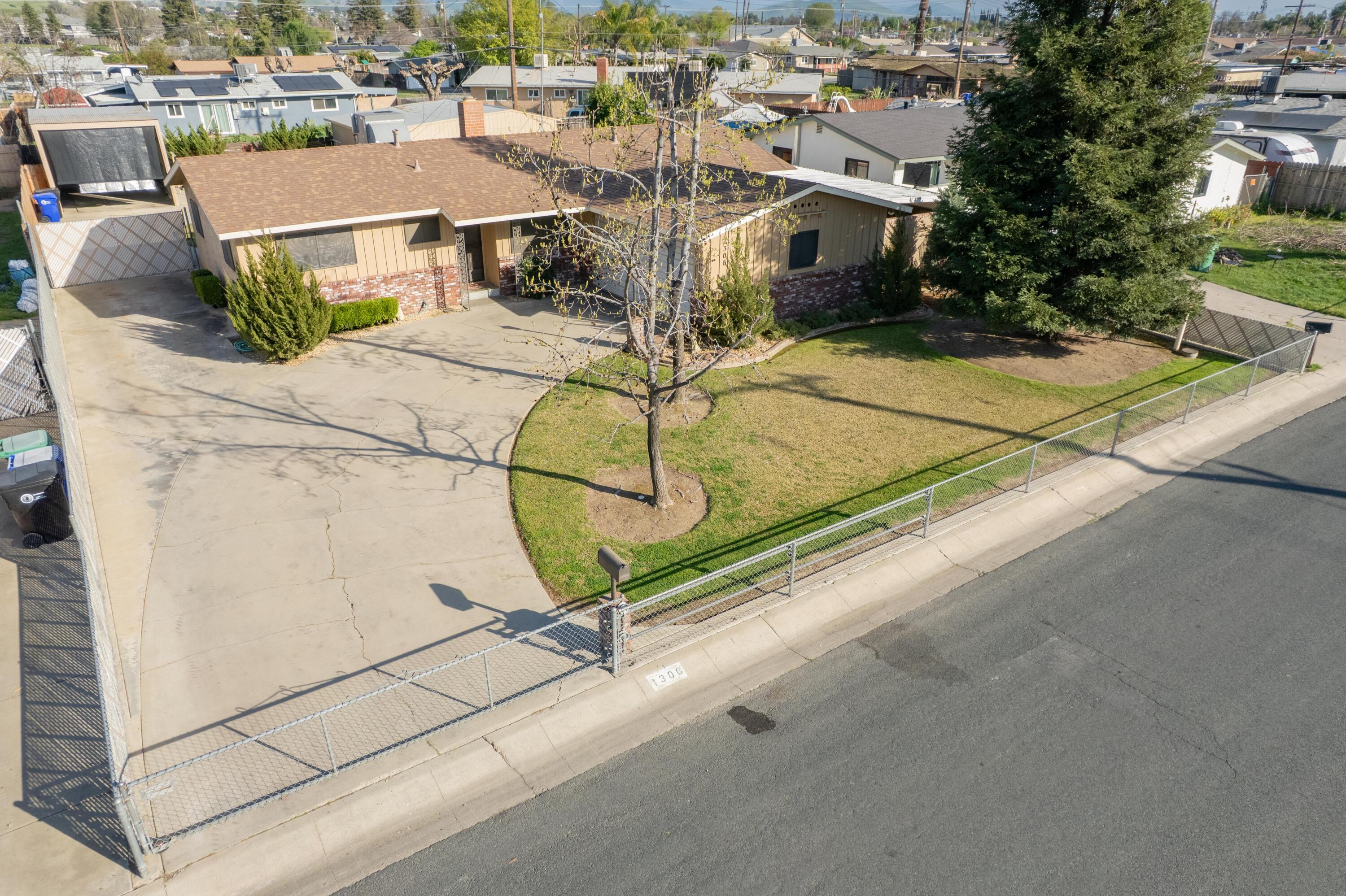 1306 Lowery St, Porterville, CA 93257