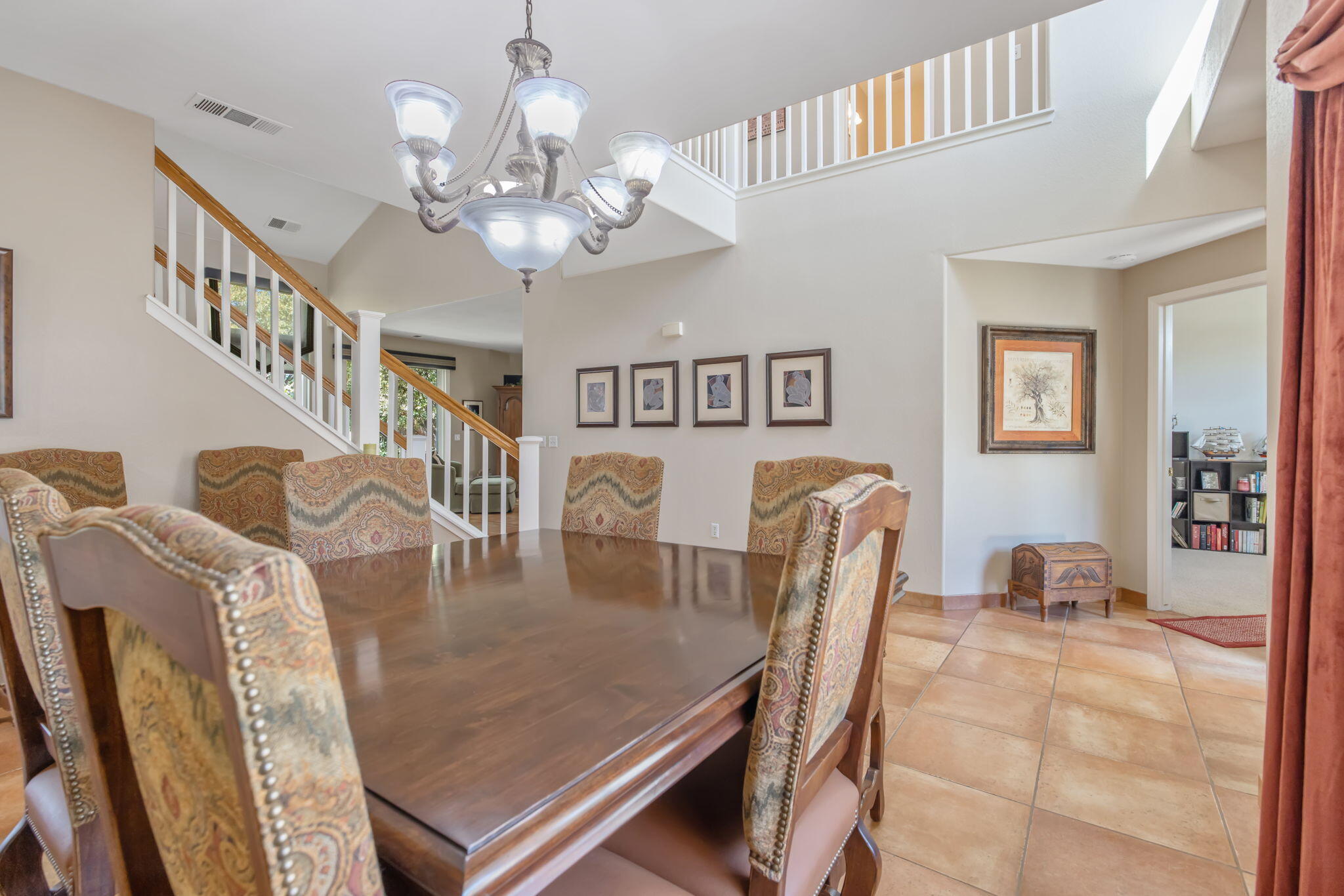 6030 W Country Ct, Visalia, CA 93277