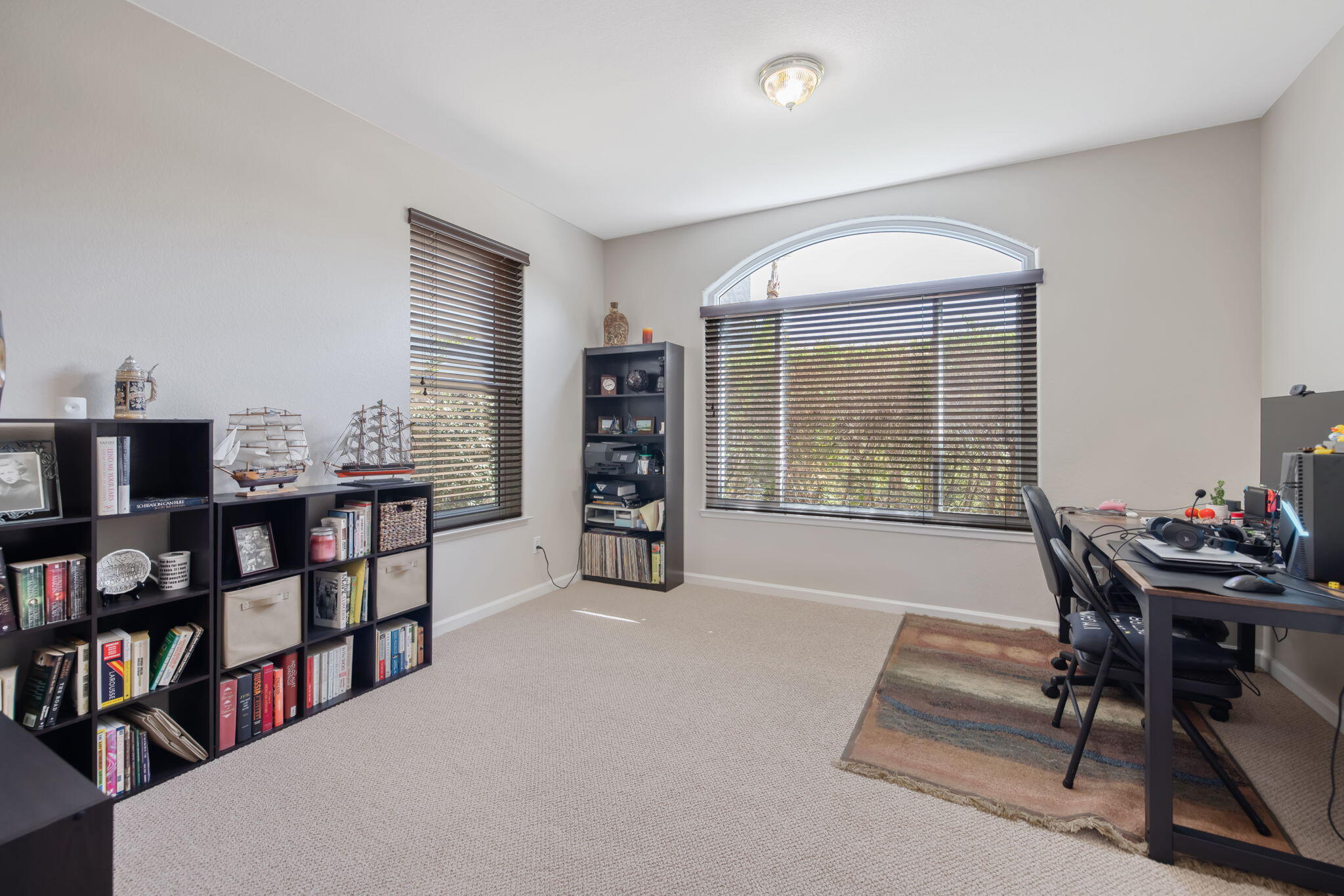 6030 W Country Ct, Visalia, CA 93277