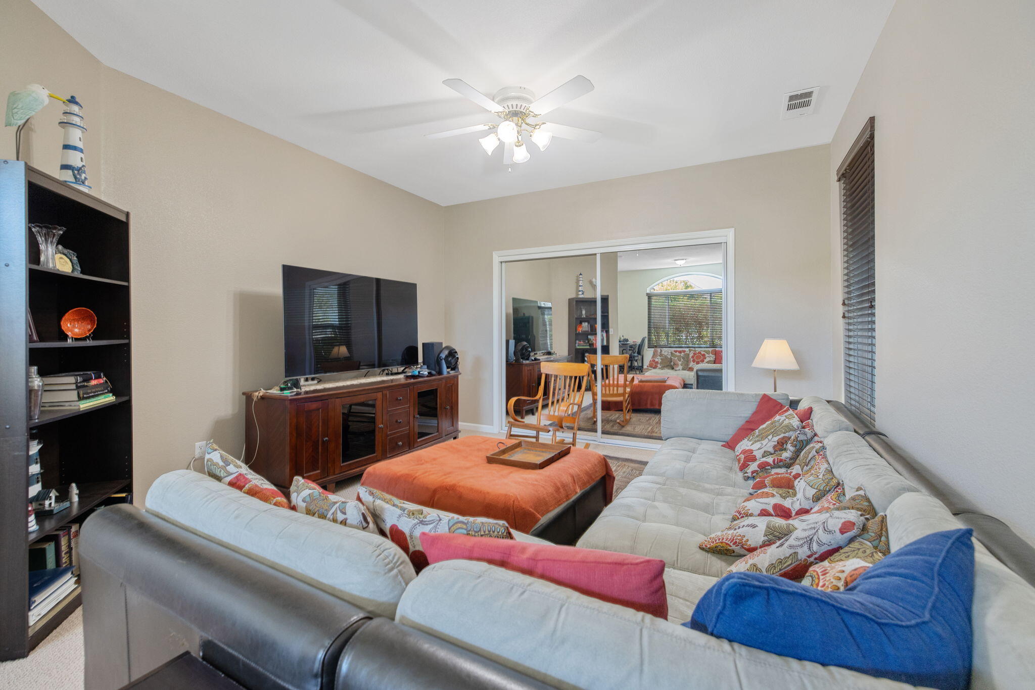 6030 W Country Ct, Visalia, CA 93277