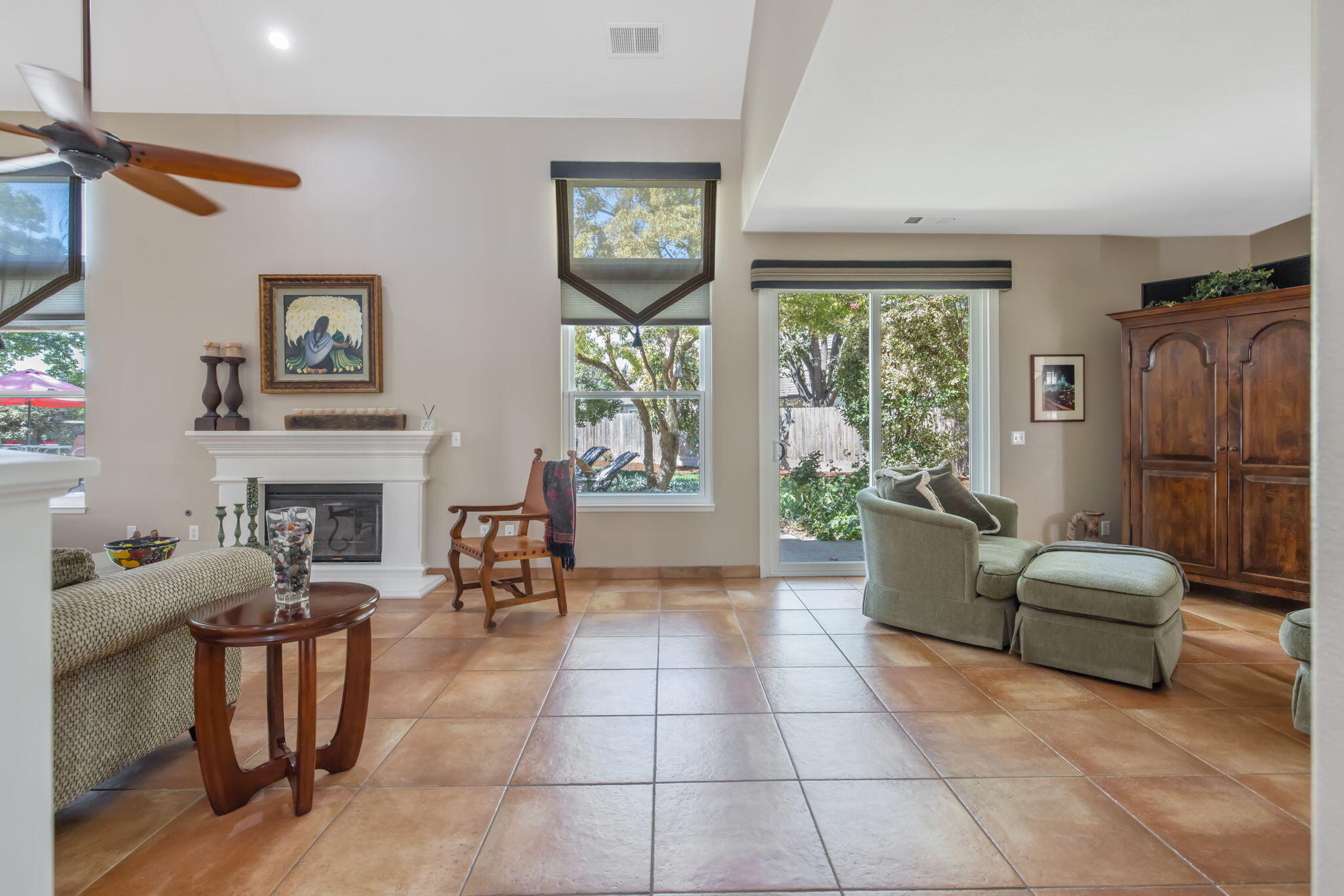 6030 W Country Ct, Visalia, CA 93277