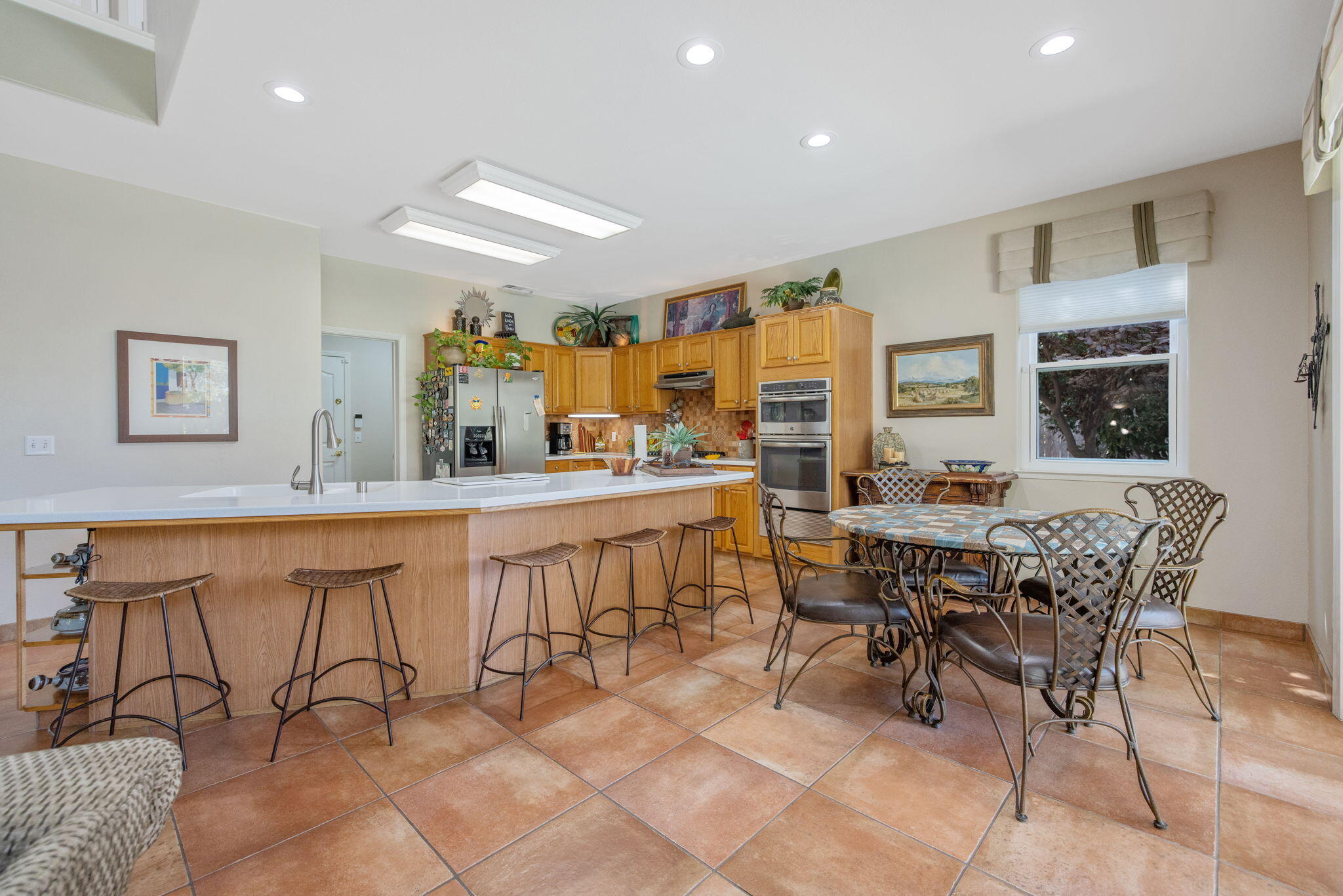 6030 W Country Ct, Visalia, CA 93277