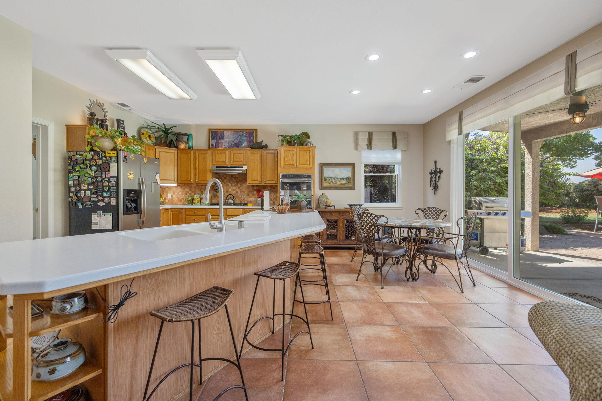 6030 W Country Ct, Visalia, CA 93277