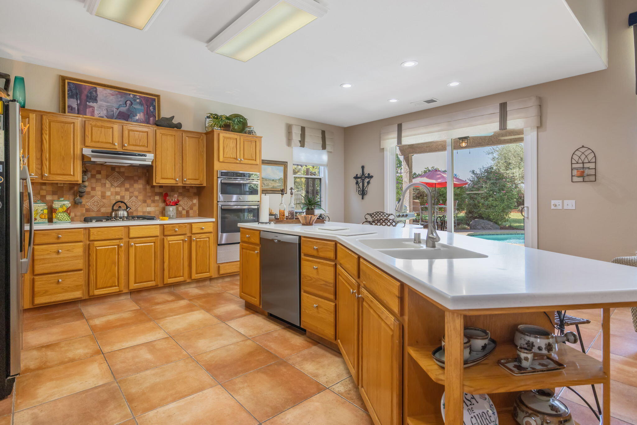 6030 W Country Ct, Visalia, CA 93277