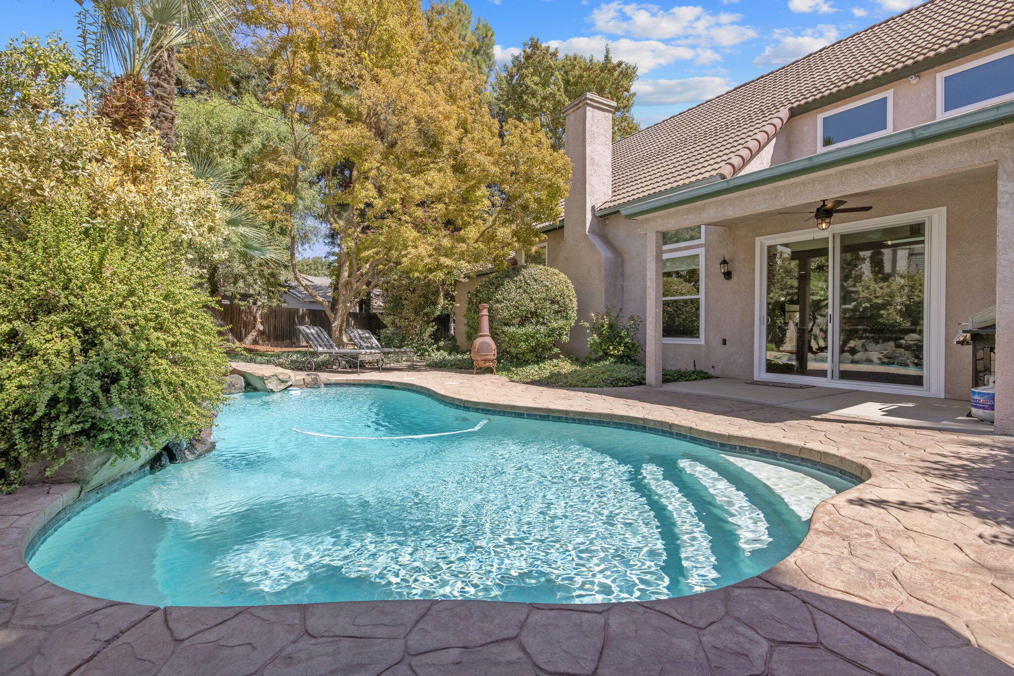 6030 W Country Ct, Visalia, CA 93277