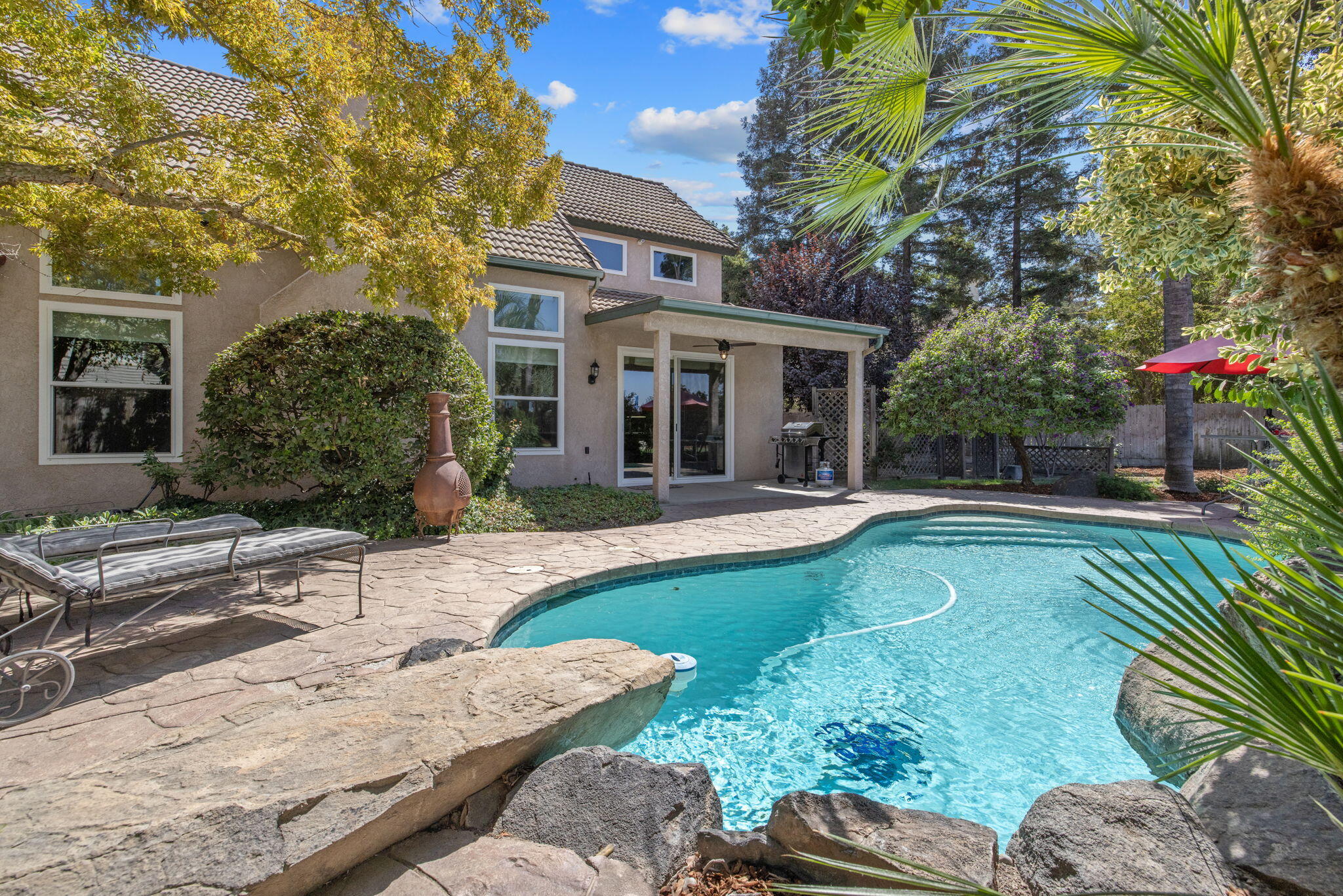 6030 W Country Ct, Visalia, CA 93277