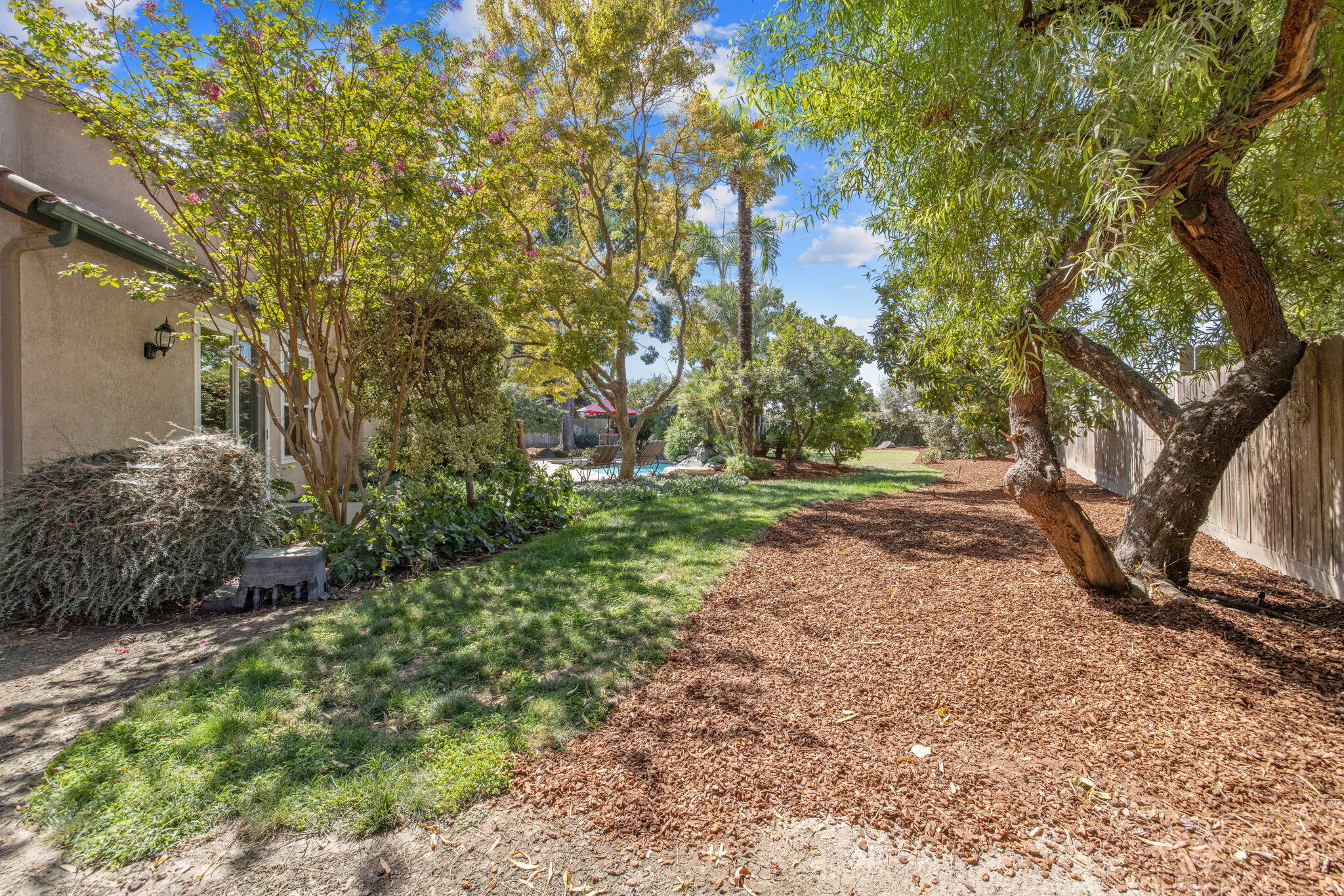 6030 W Country Ct, Visalia, CA 93277