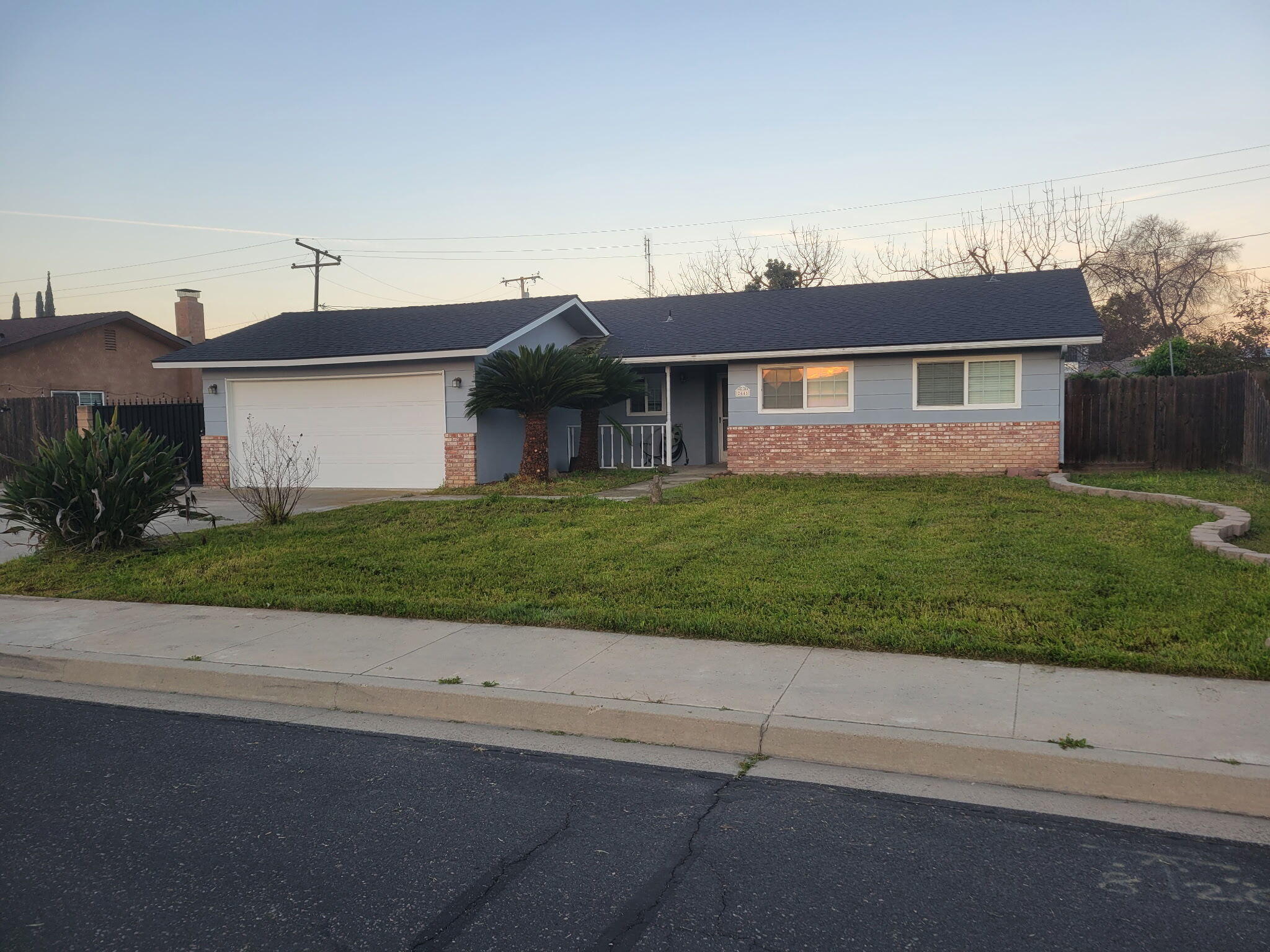 2445 S Memory St, Visalia, CA 93277