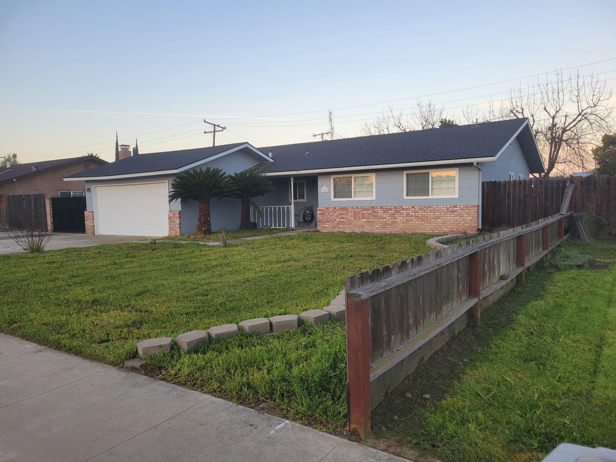 2445 S Memory St, Visalia, CA 93277