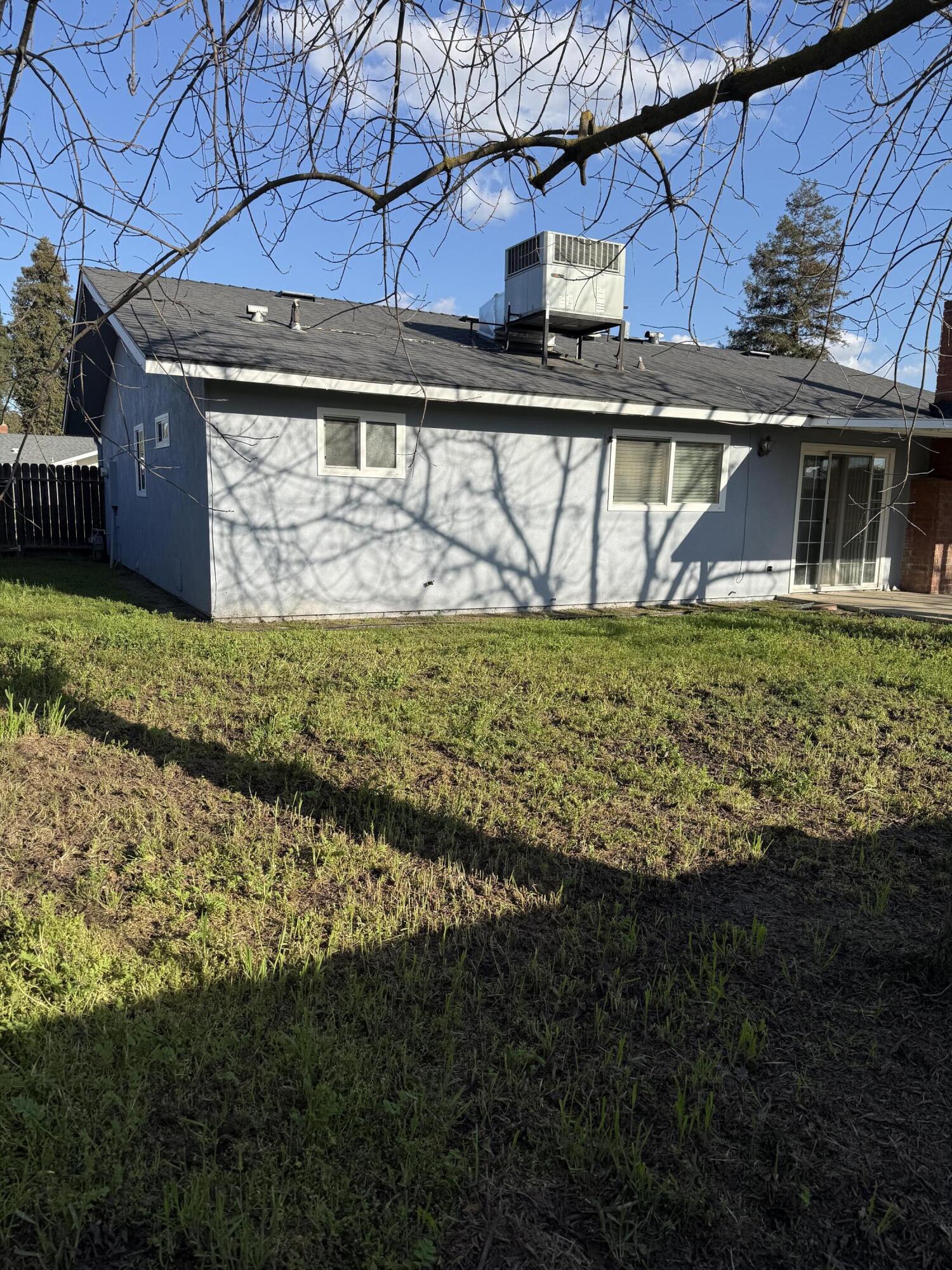 2445 S Memory St, Visalia, CA 93277