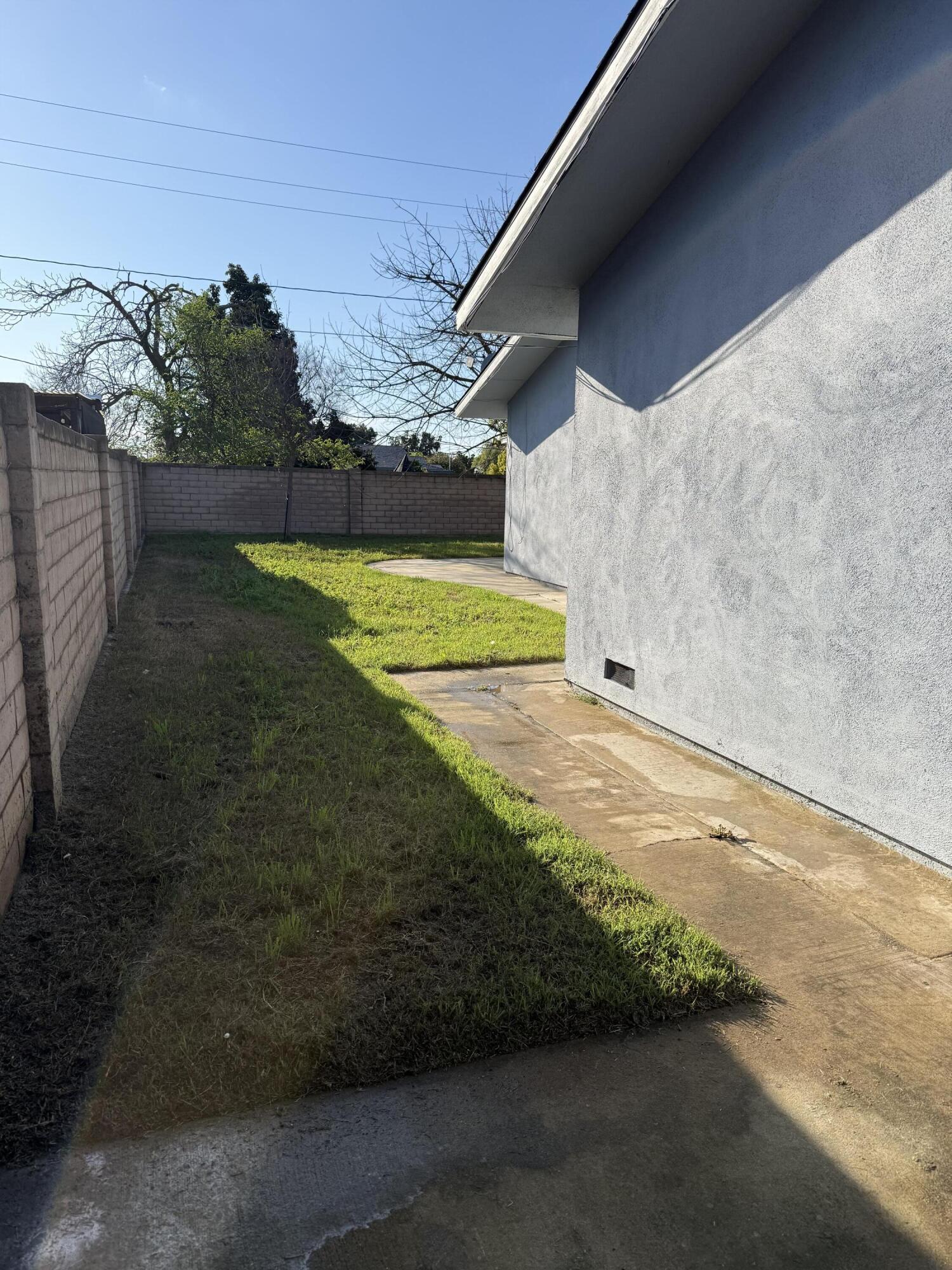 2445 S Memory St, Visalia, CA 93277