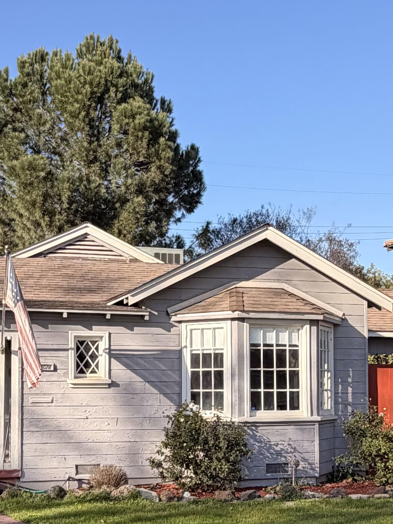 1072 E E Sycamore Ave, Tulare, CA 93274