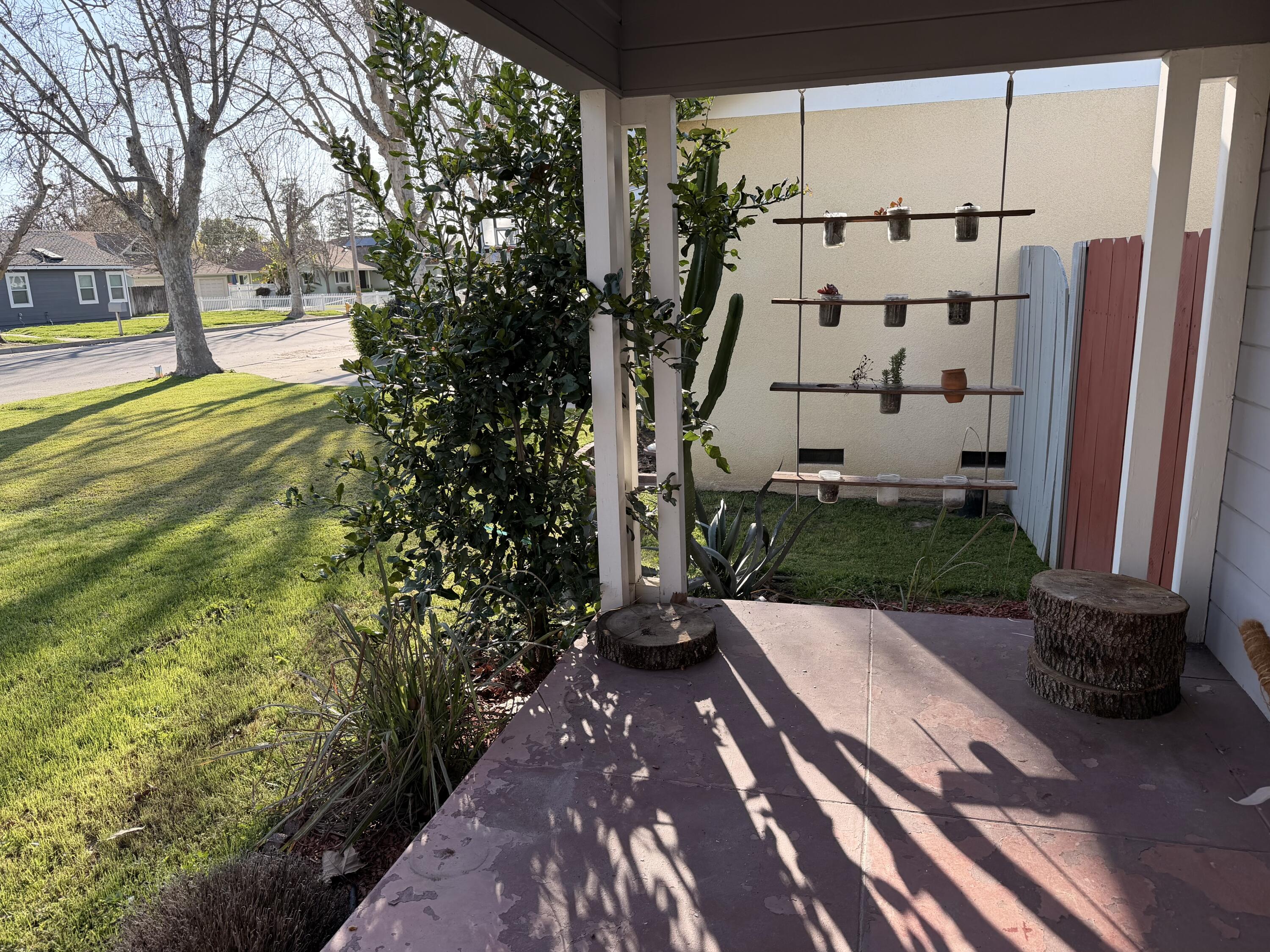 1072 E E Sycamore Ave, Tulare, CA 93274