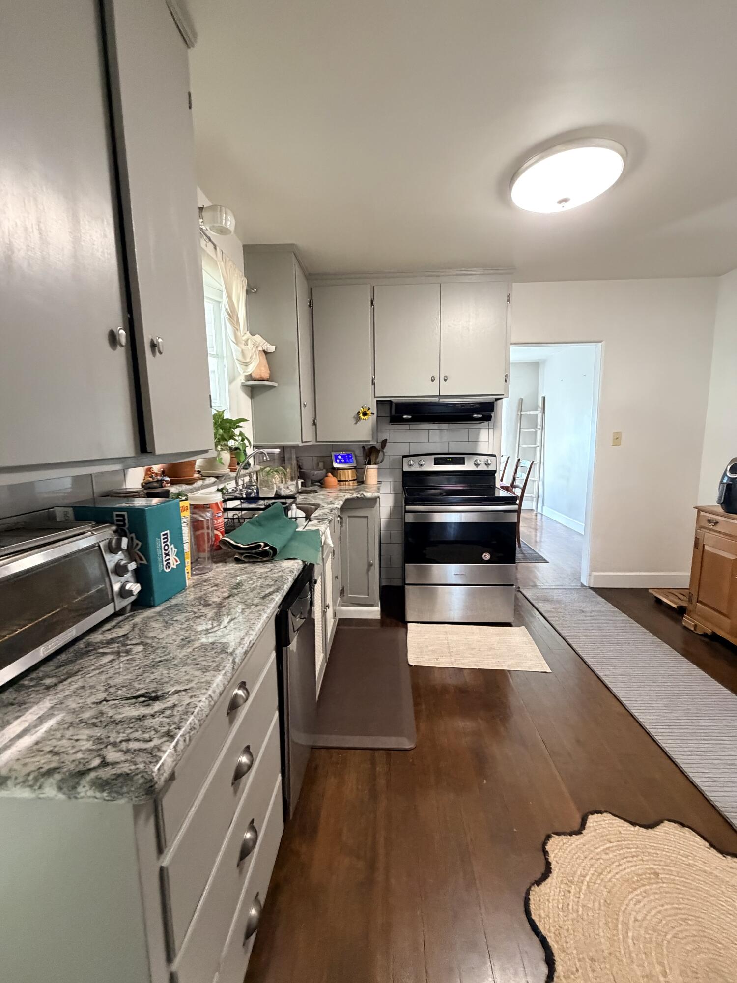 1072 E E Sycamore Ave, Tulare, CA 93274