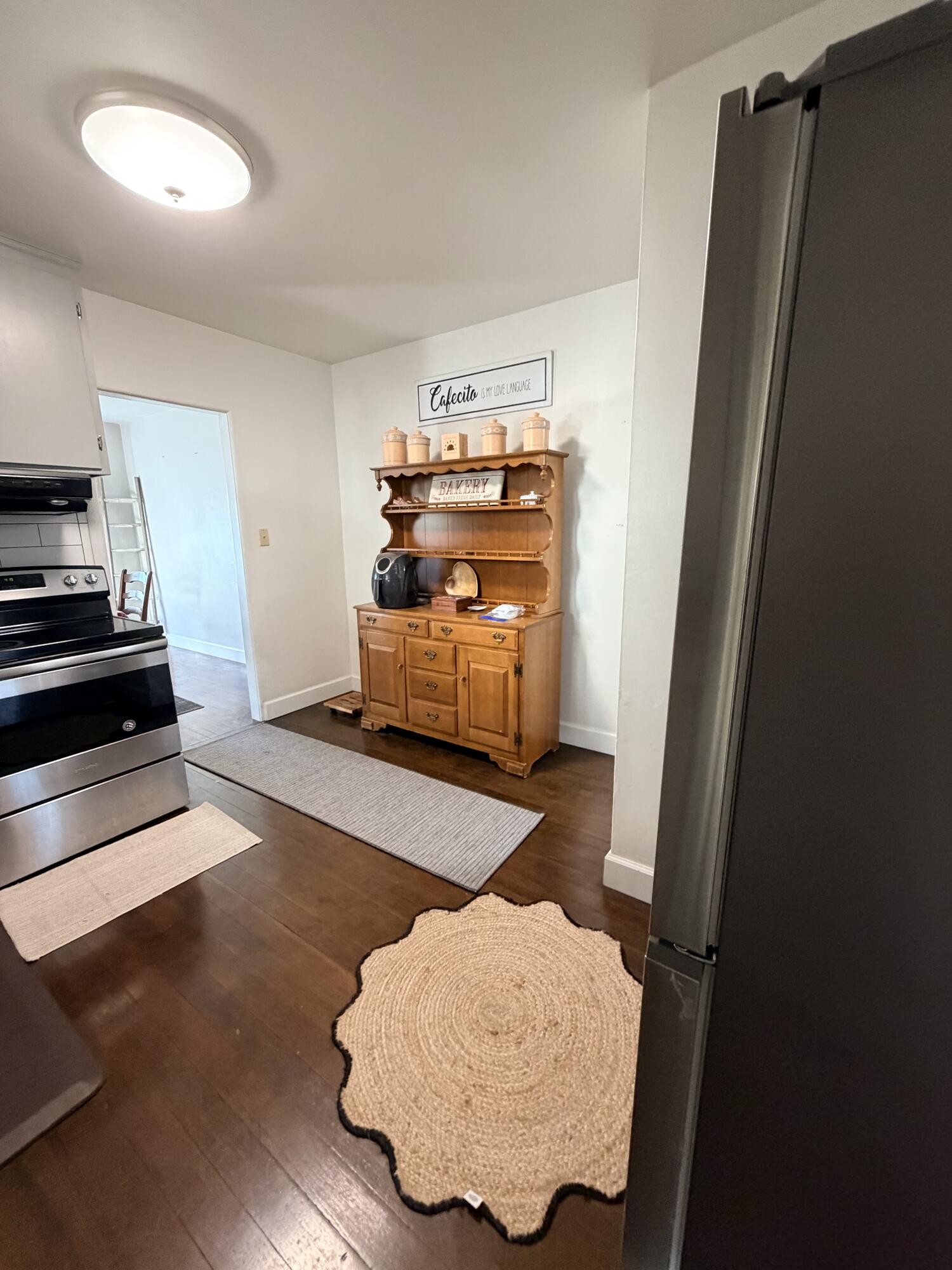 1072 E E Sycamore Ave, Tulare, CA 93274