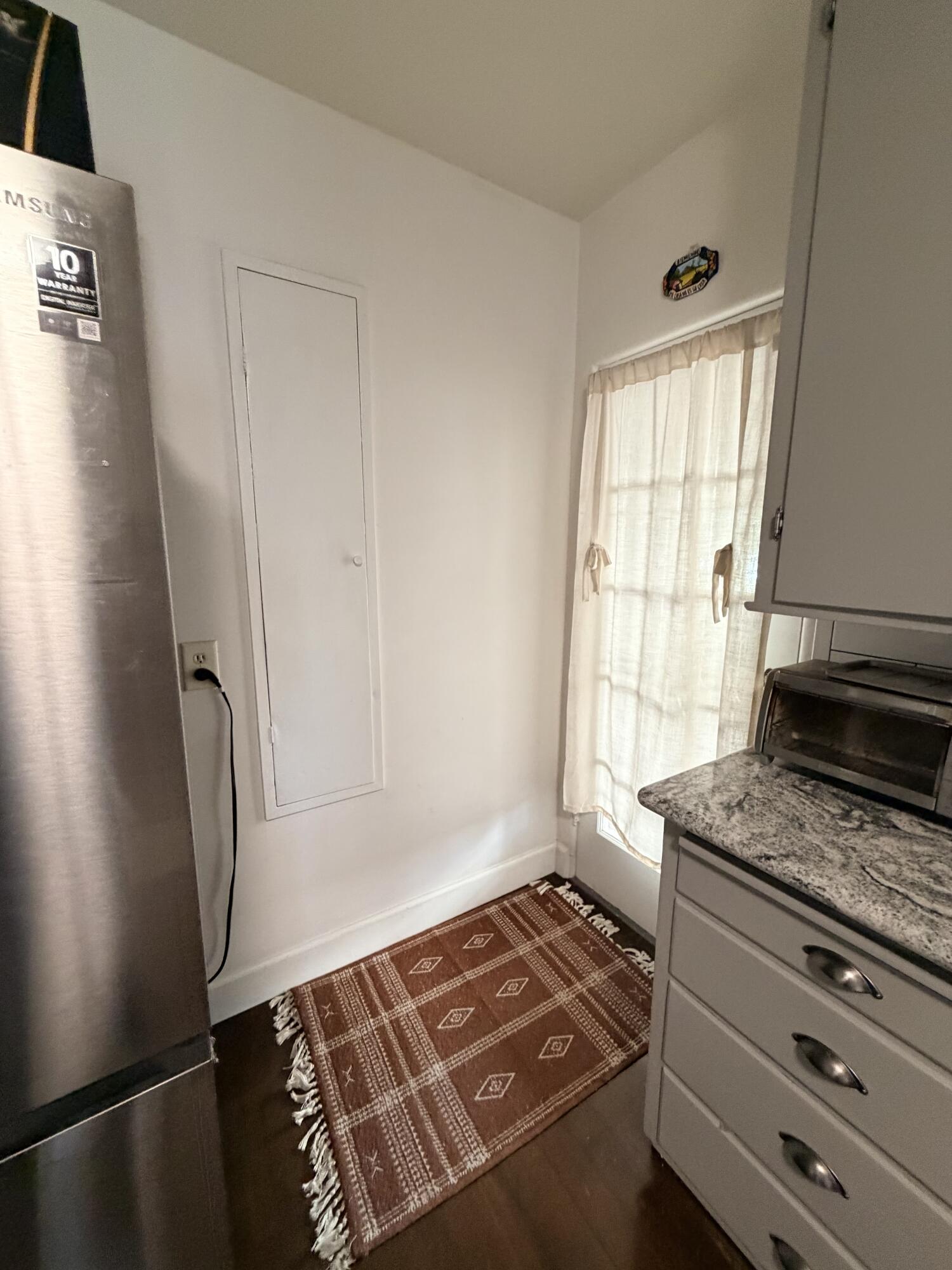 1072 E E Sycamore Ave, Tulare, CA 93274