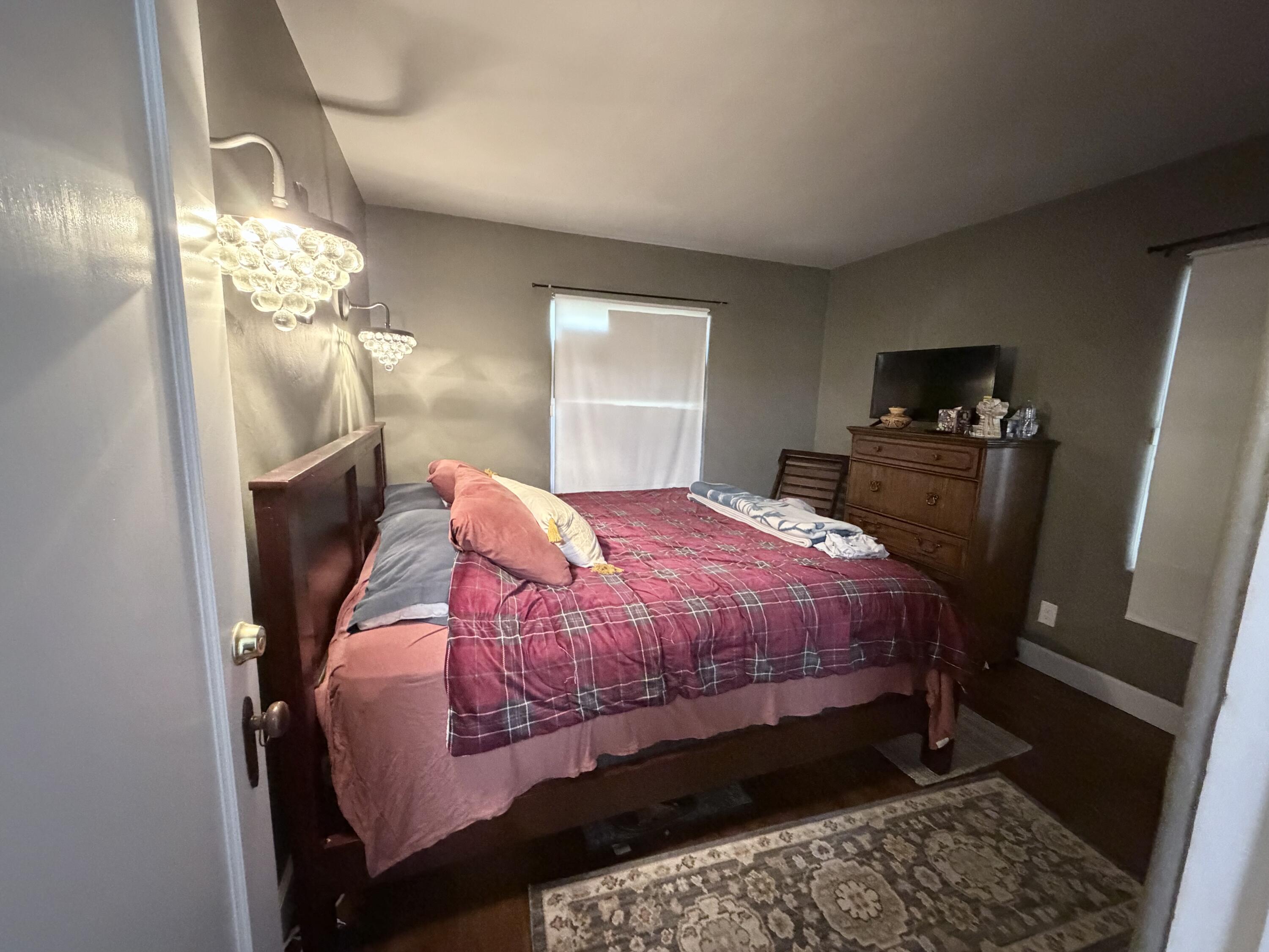 1072 E E Sycamore Ave, Tulare, CA 93274