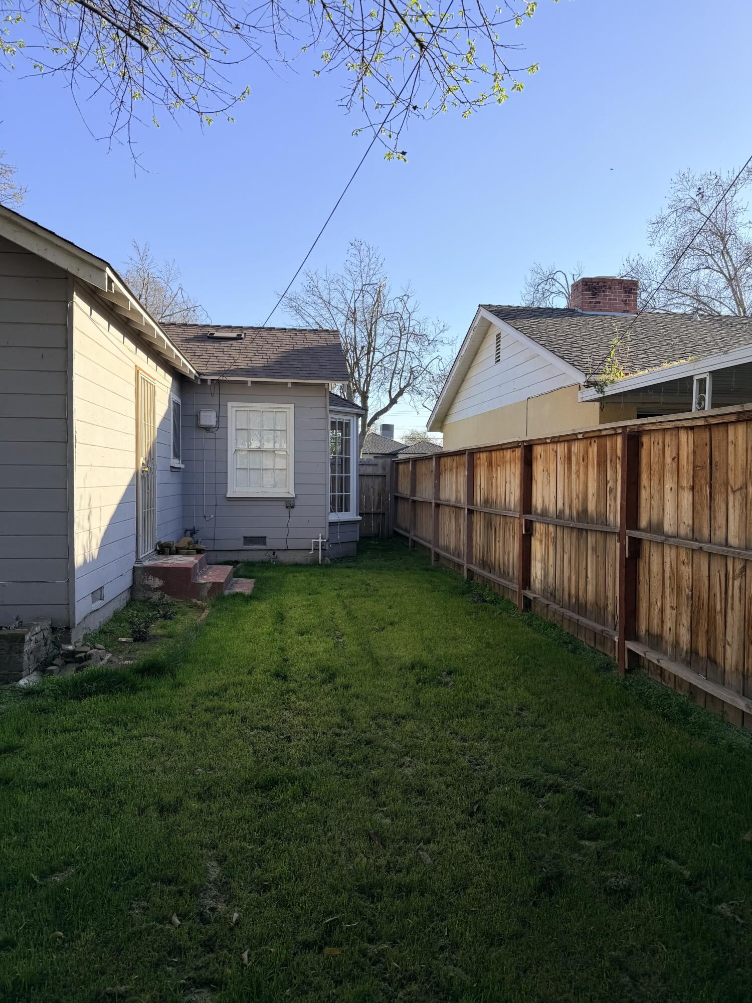 1072 E E Sycamore Ave, Tulare, CA 93274