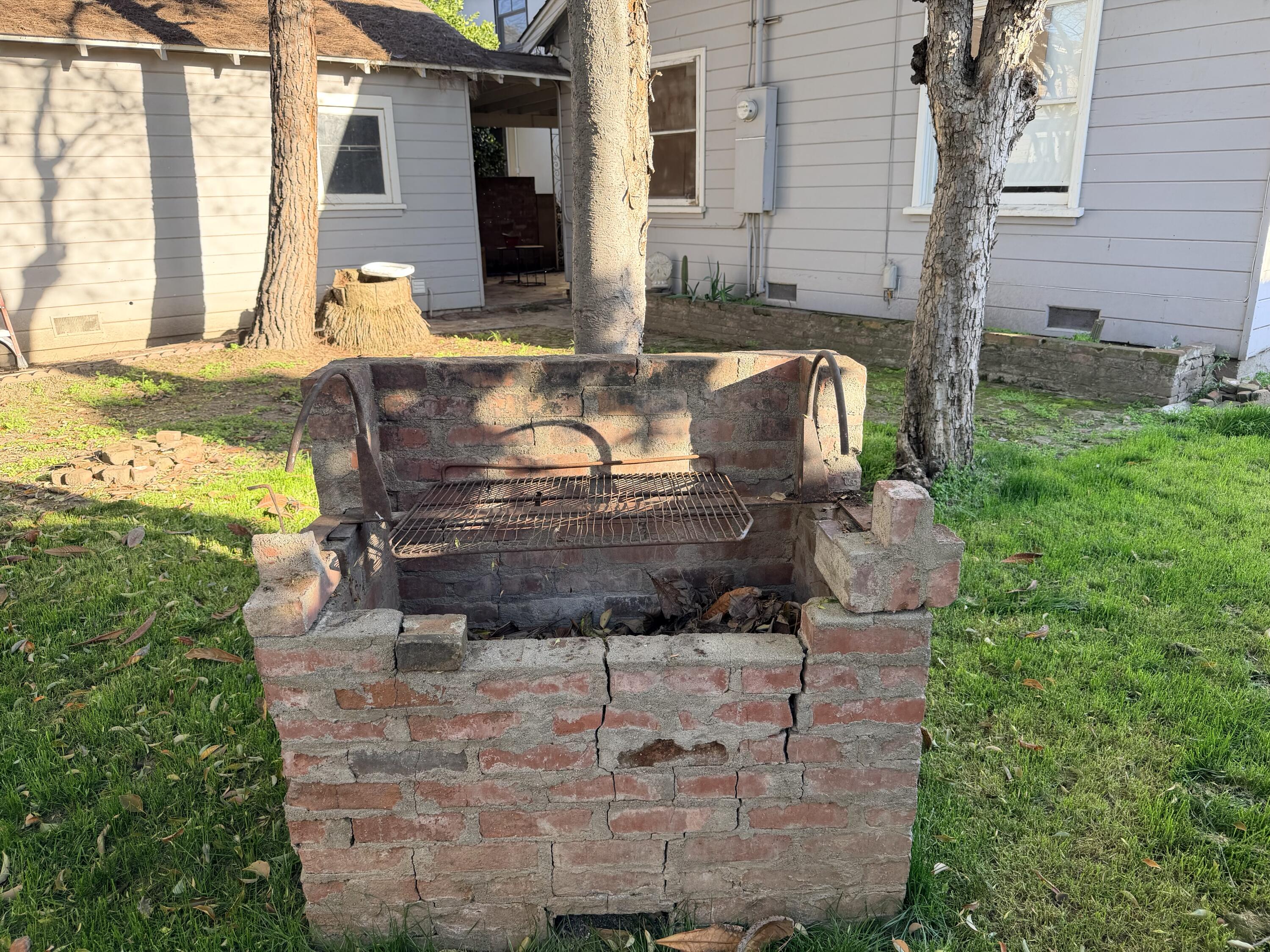 1072 E E Sycamore Ave, Tulare, CA 93274