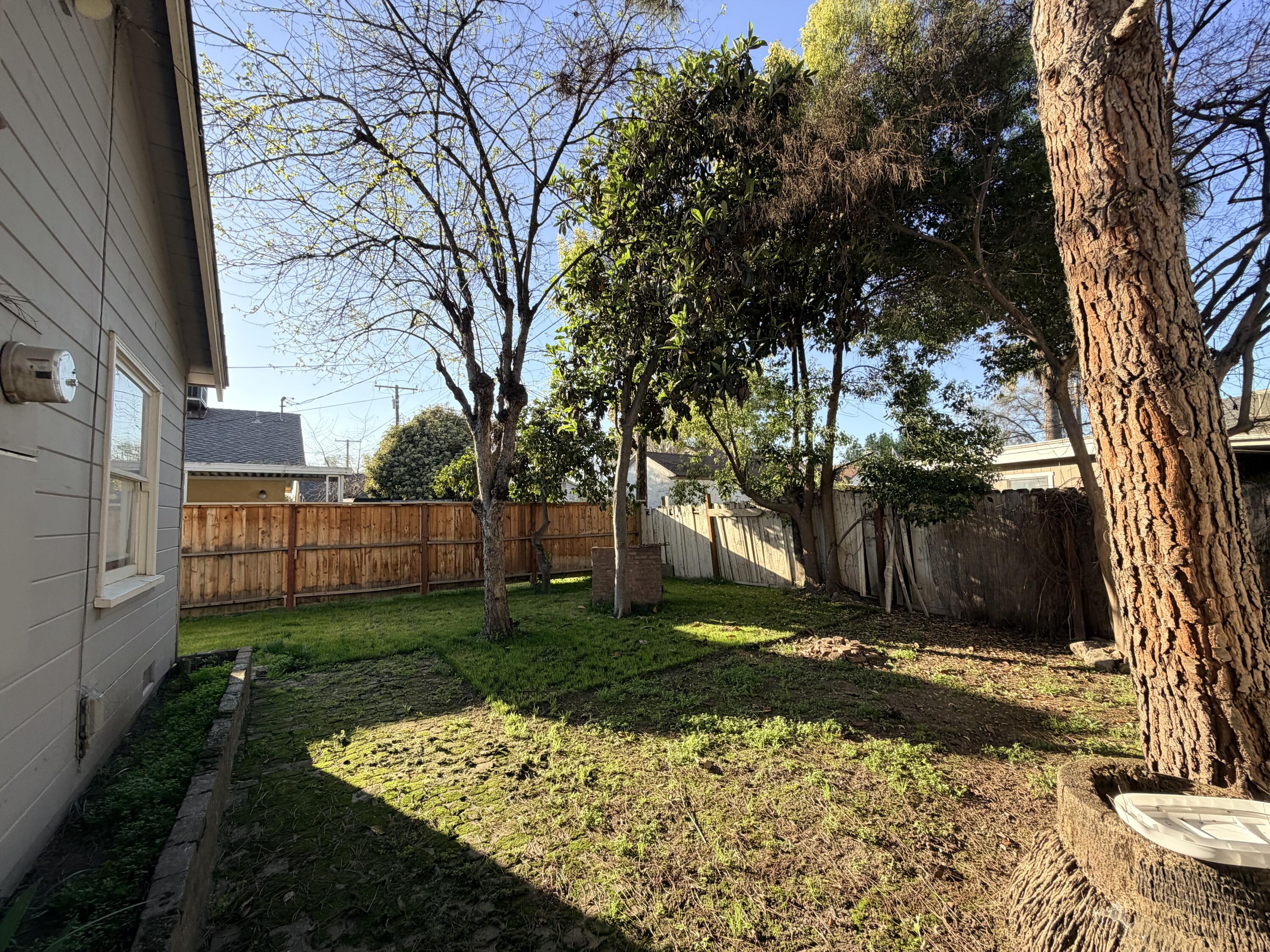 1072 E E Sycamore Ave, Tulare, CA 93274