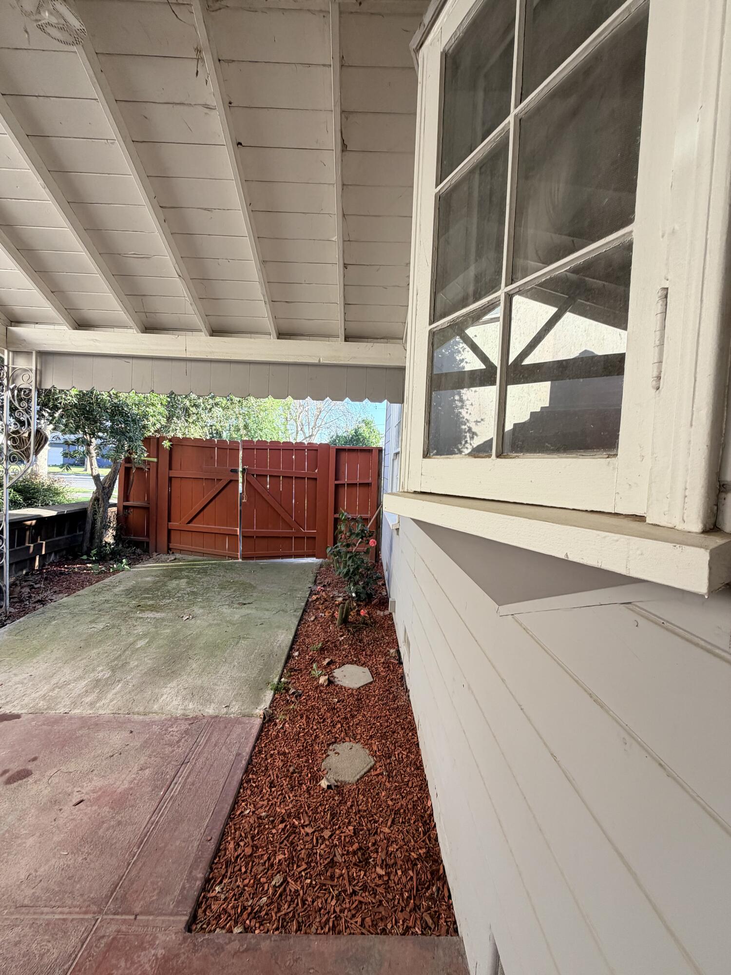 1072 E E Sycamore Ave, Tulare, CA 93274