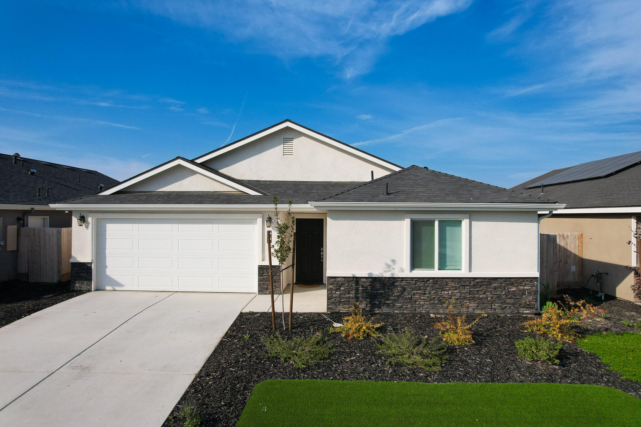 7070 Elm St, Visalia, CA 93291