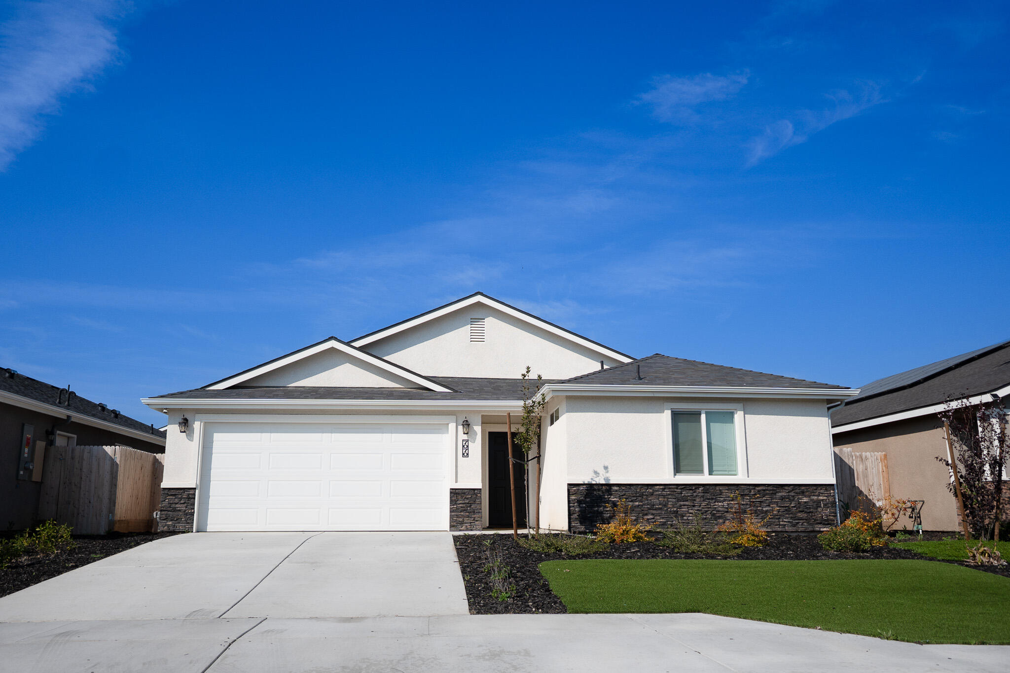 7070 Elm St, Visalia, CA 93291