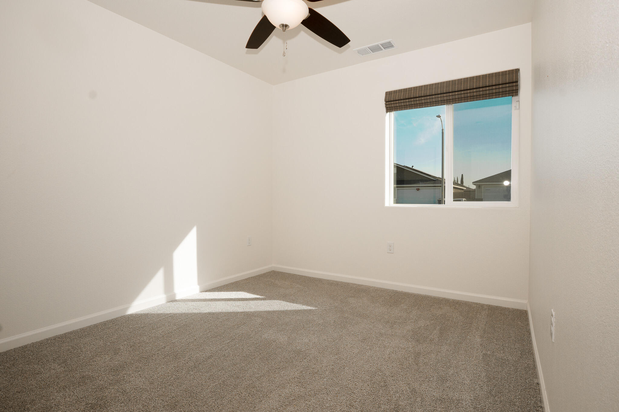 7070 Elm St, Visalia, CA 93291