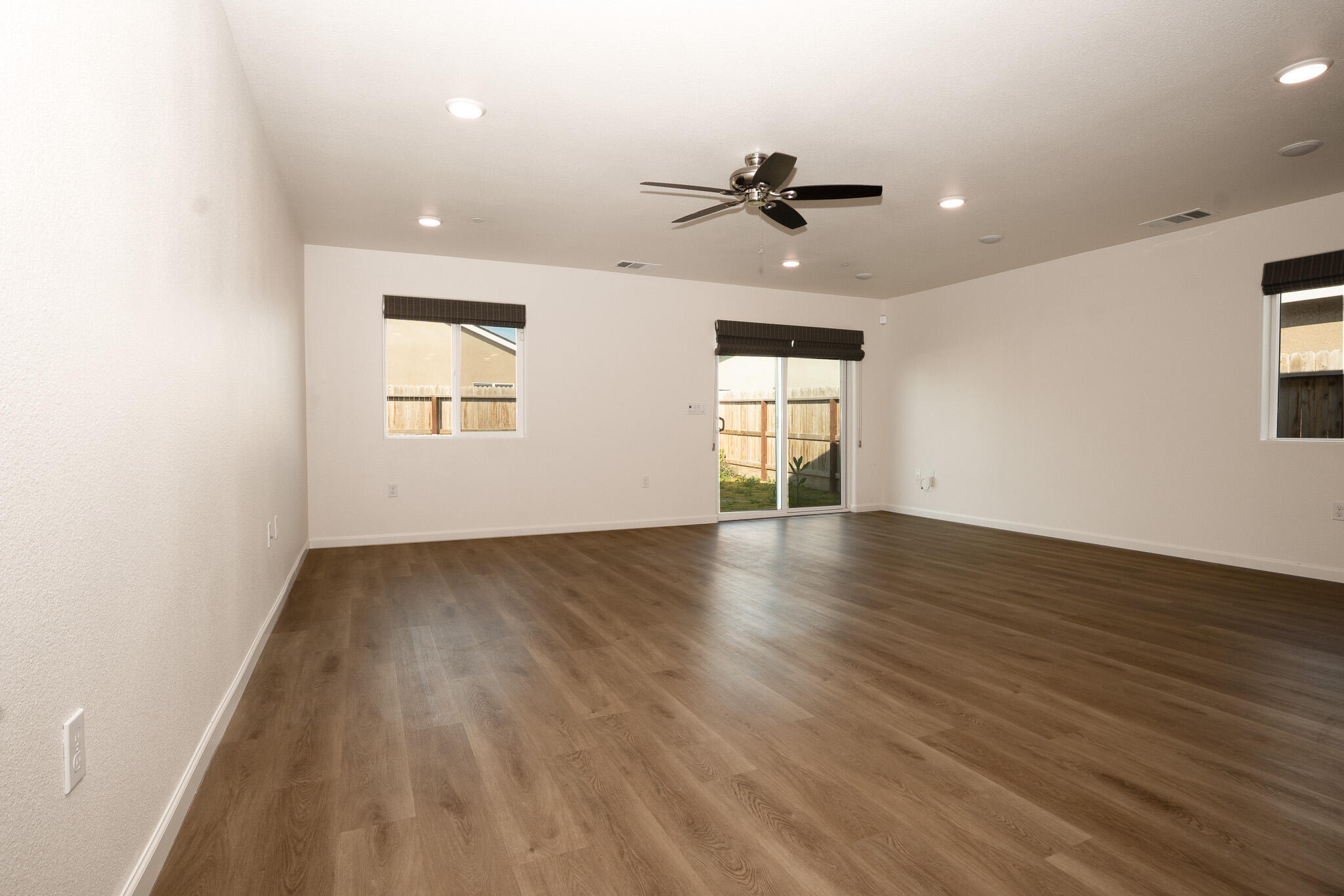 7070 Elm St, Visalia, CA 93291