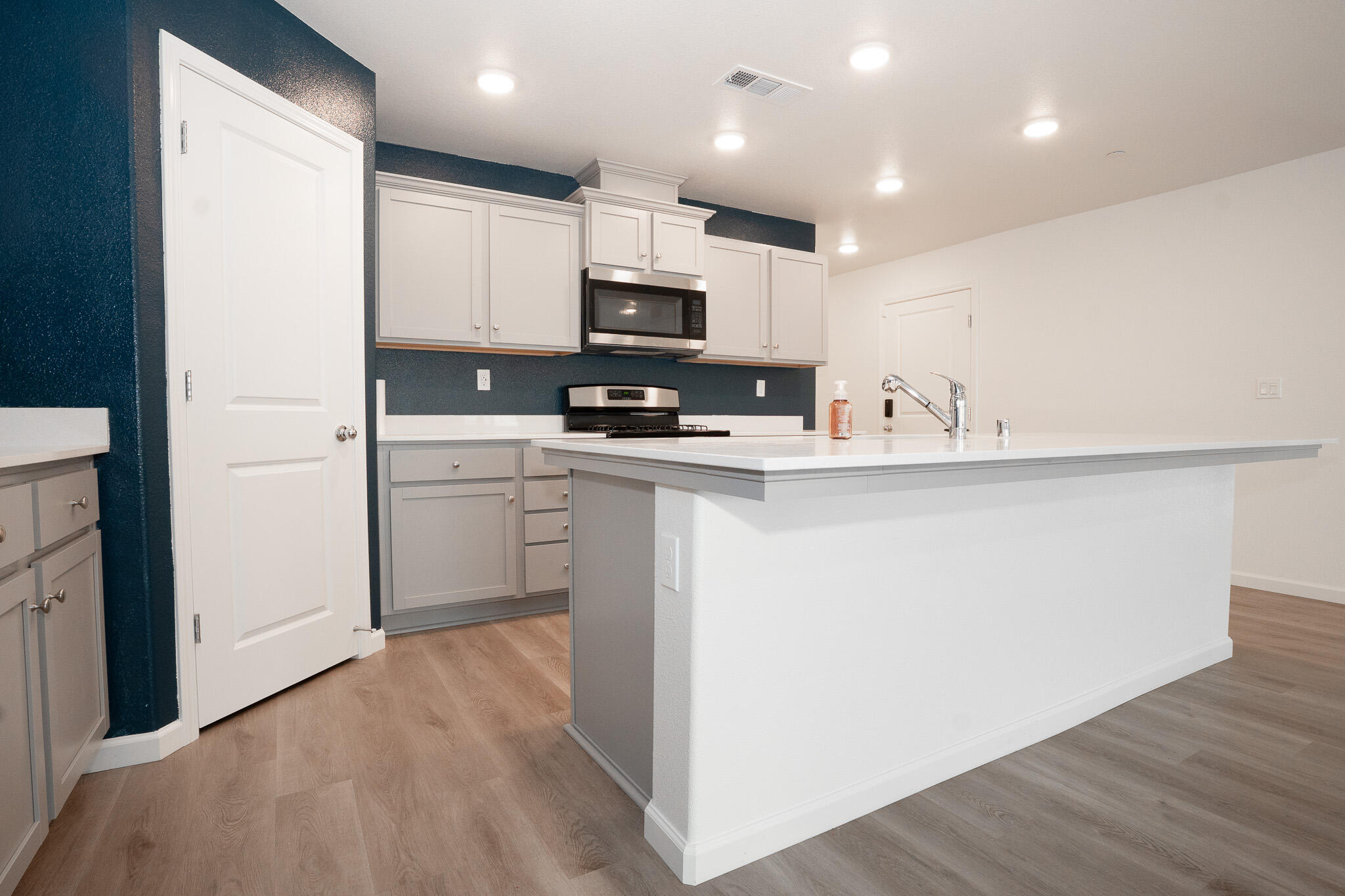 7070 Elm St, Visalia, CA 93291