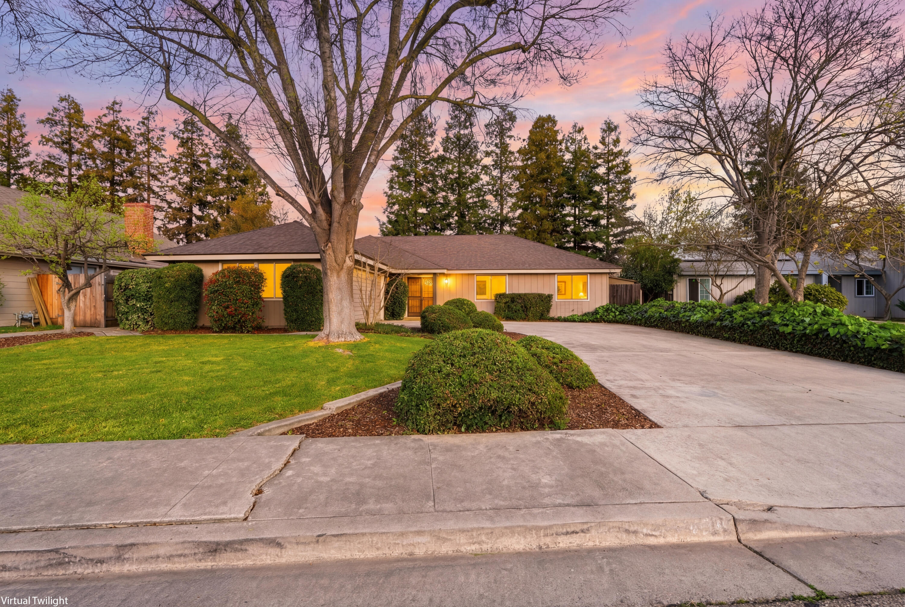 2936 S Conyer St, Visalia, CA 93277