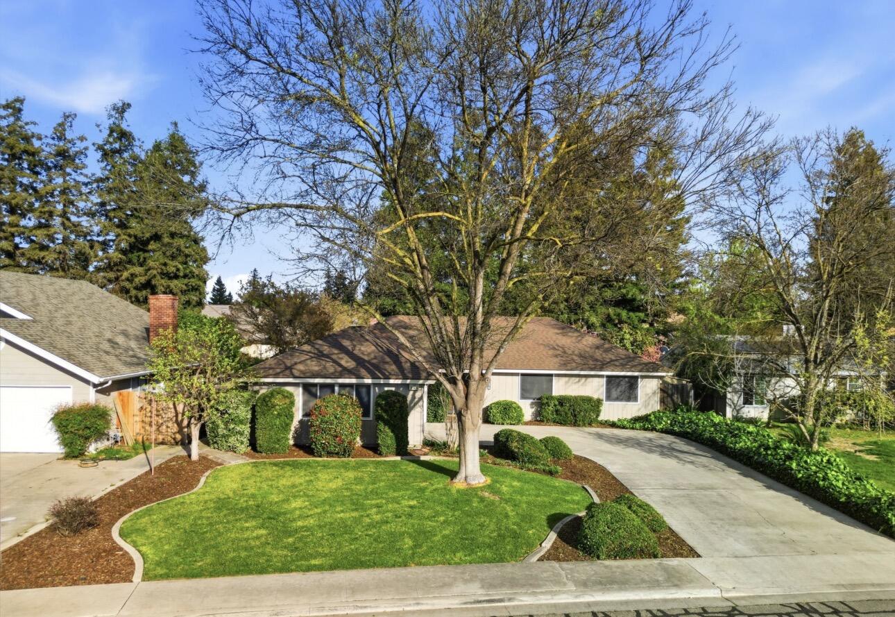 2936 S Conyer St, Visalia, CA 93277