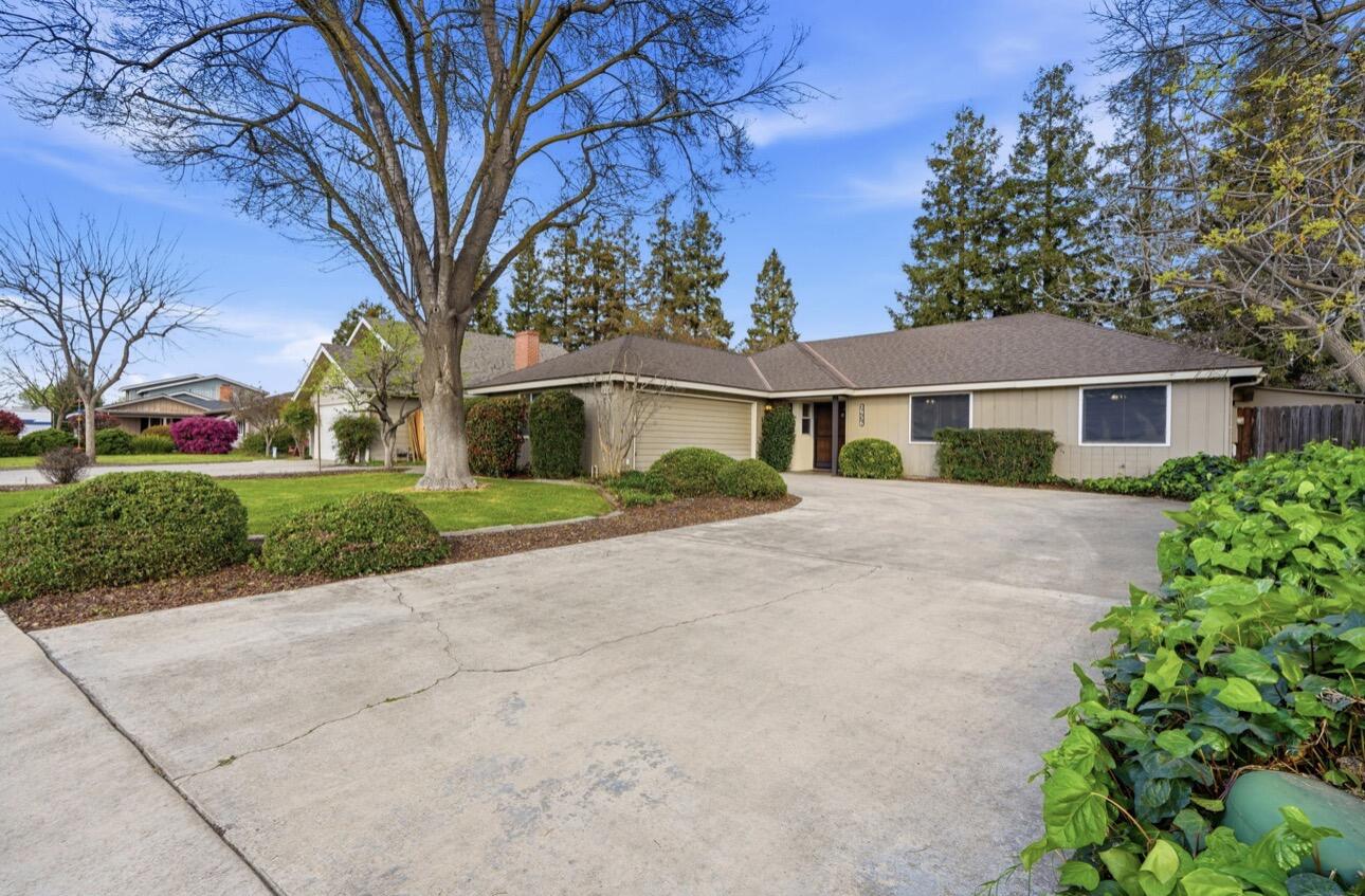 2936 S Conyer St, Visalia, CA 93277