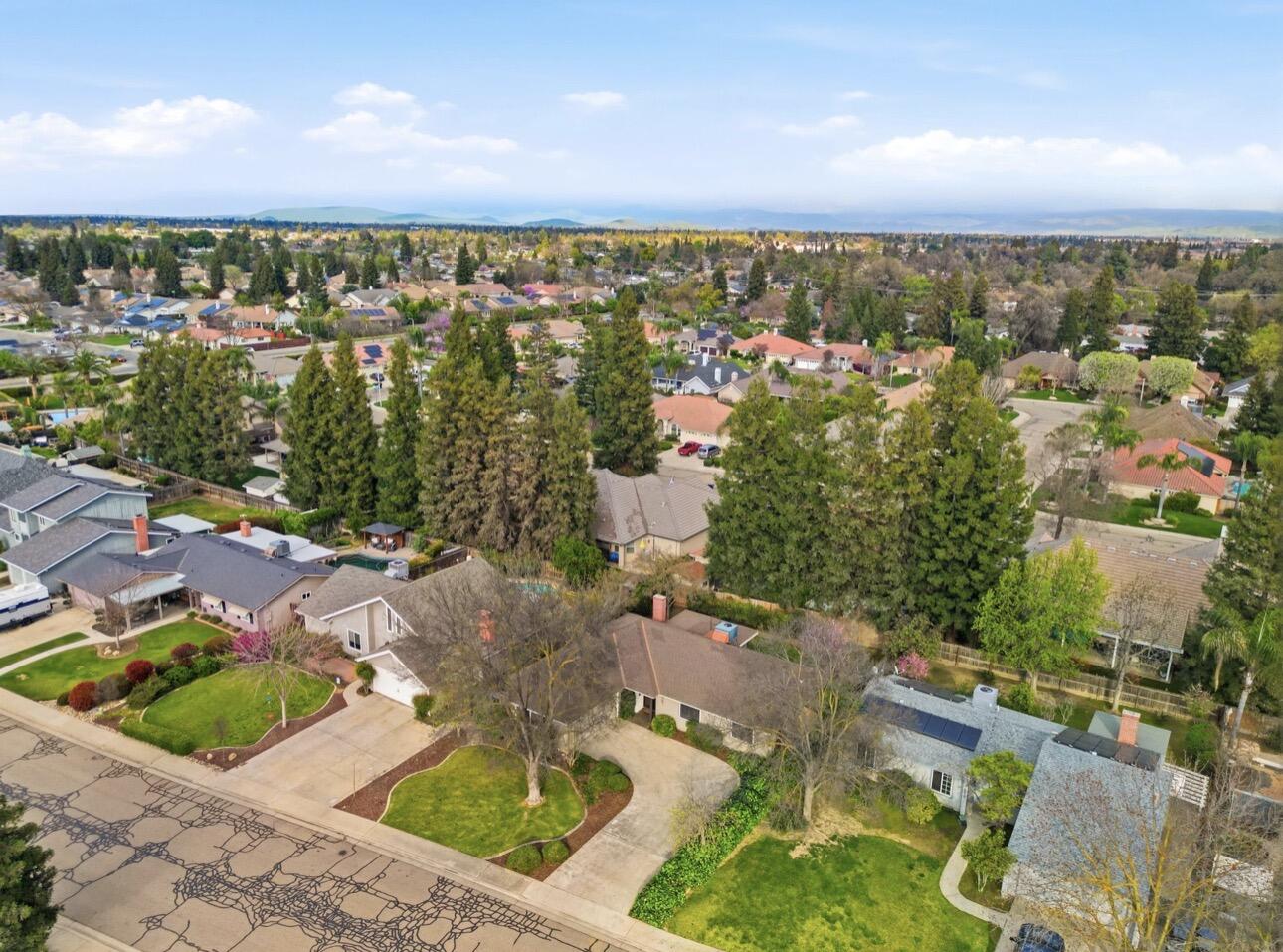 2936 S Conyer St, Visalia, CA 93277