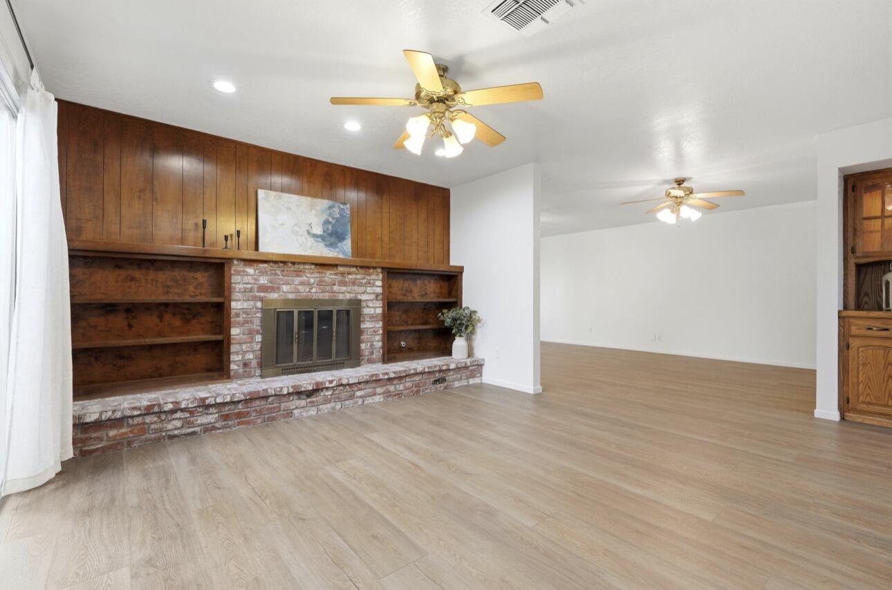 2936 S Conyer St, Visalia, CA 93277