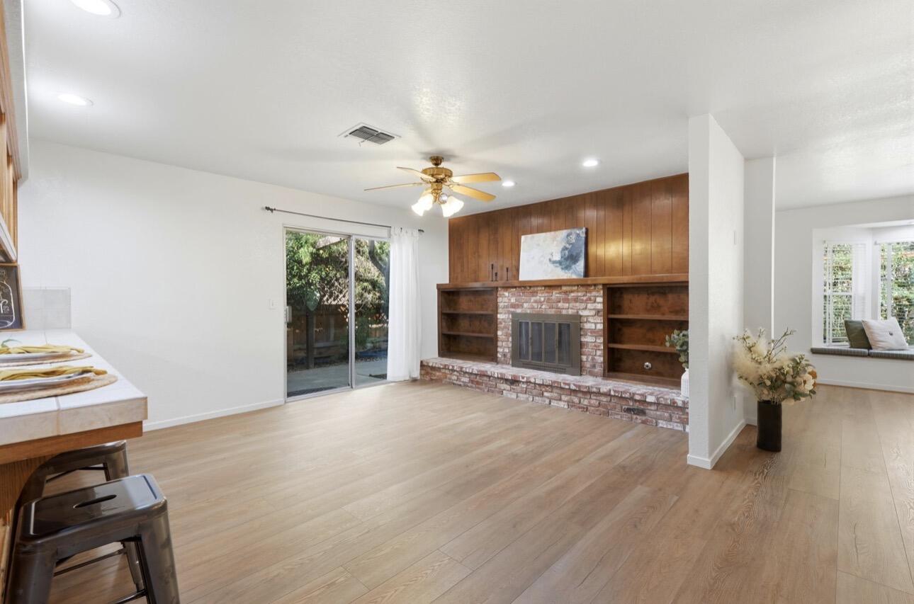 2936 S Conyer St, Visalia, CA 93277