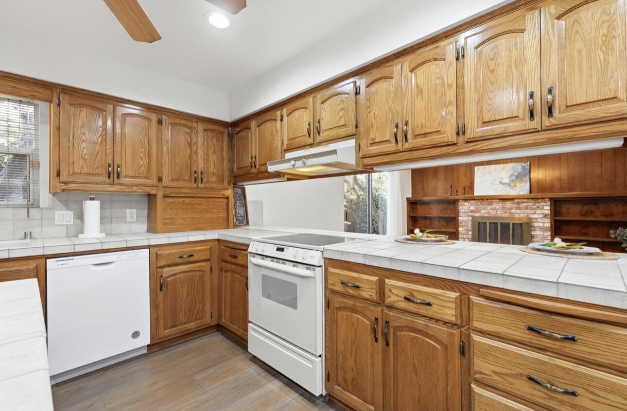 2936 S Conyer St, Visalia, CA 93277