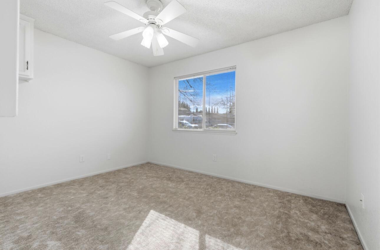 2936 S Conyer St, Visalia, CA 93277