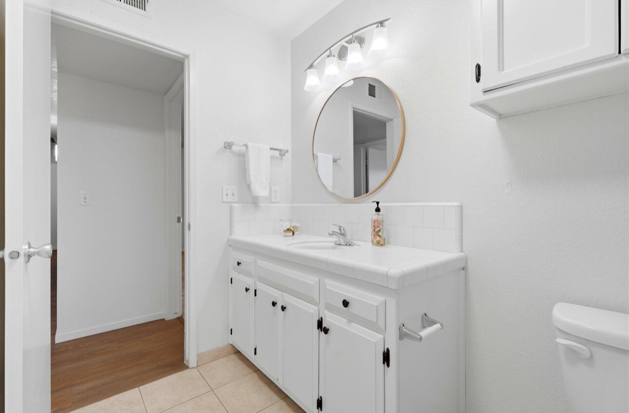 2936 S Conyer St, Visalia, CA 93277