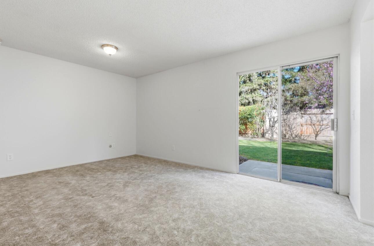 2936 S Conyer St, Visalia, CA 93277