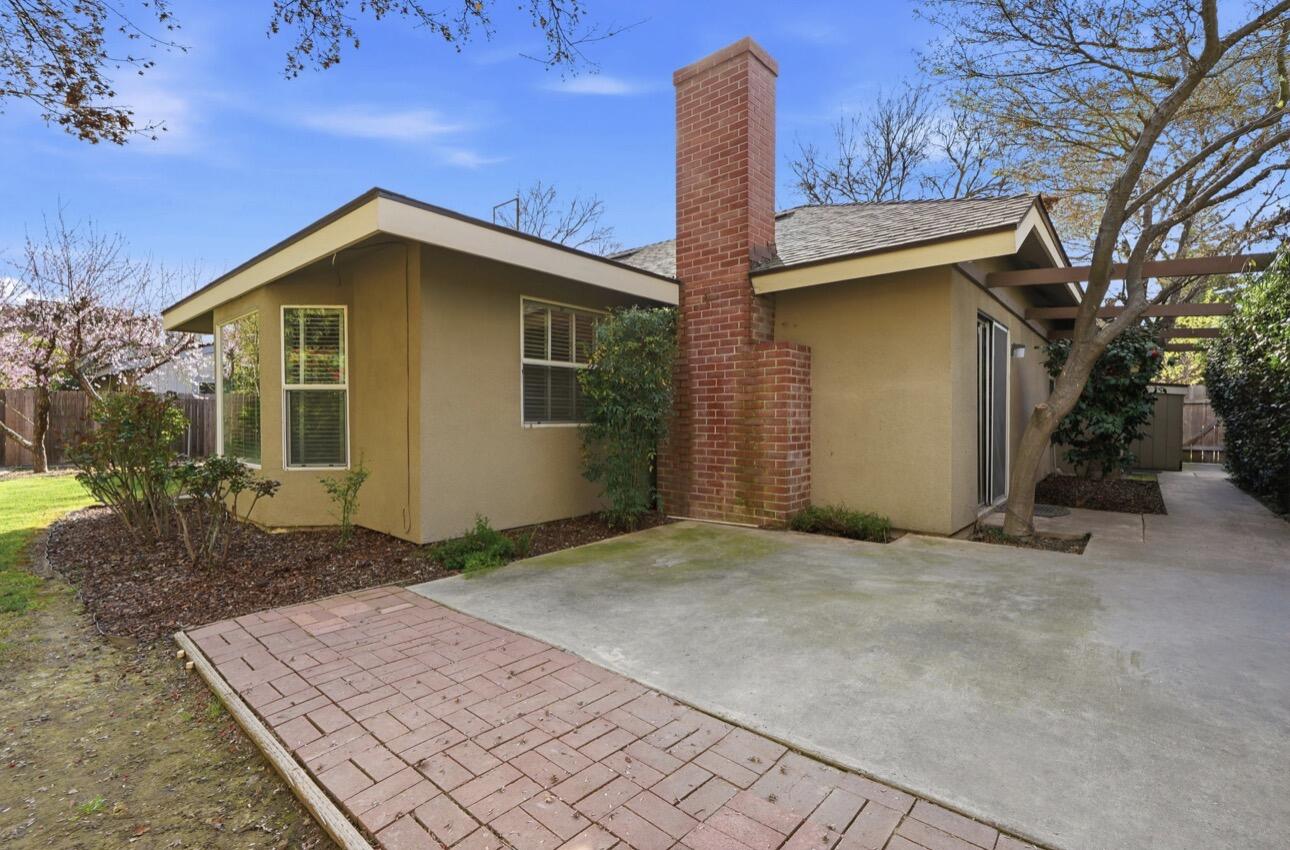 2936 S Conyer St, Visalia, CA 93277