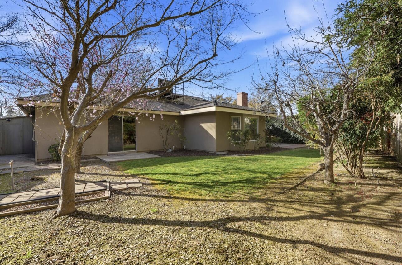 2936 S Conyer St, Visalia, CA 93277