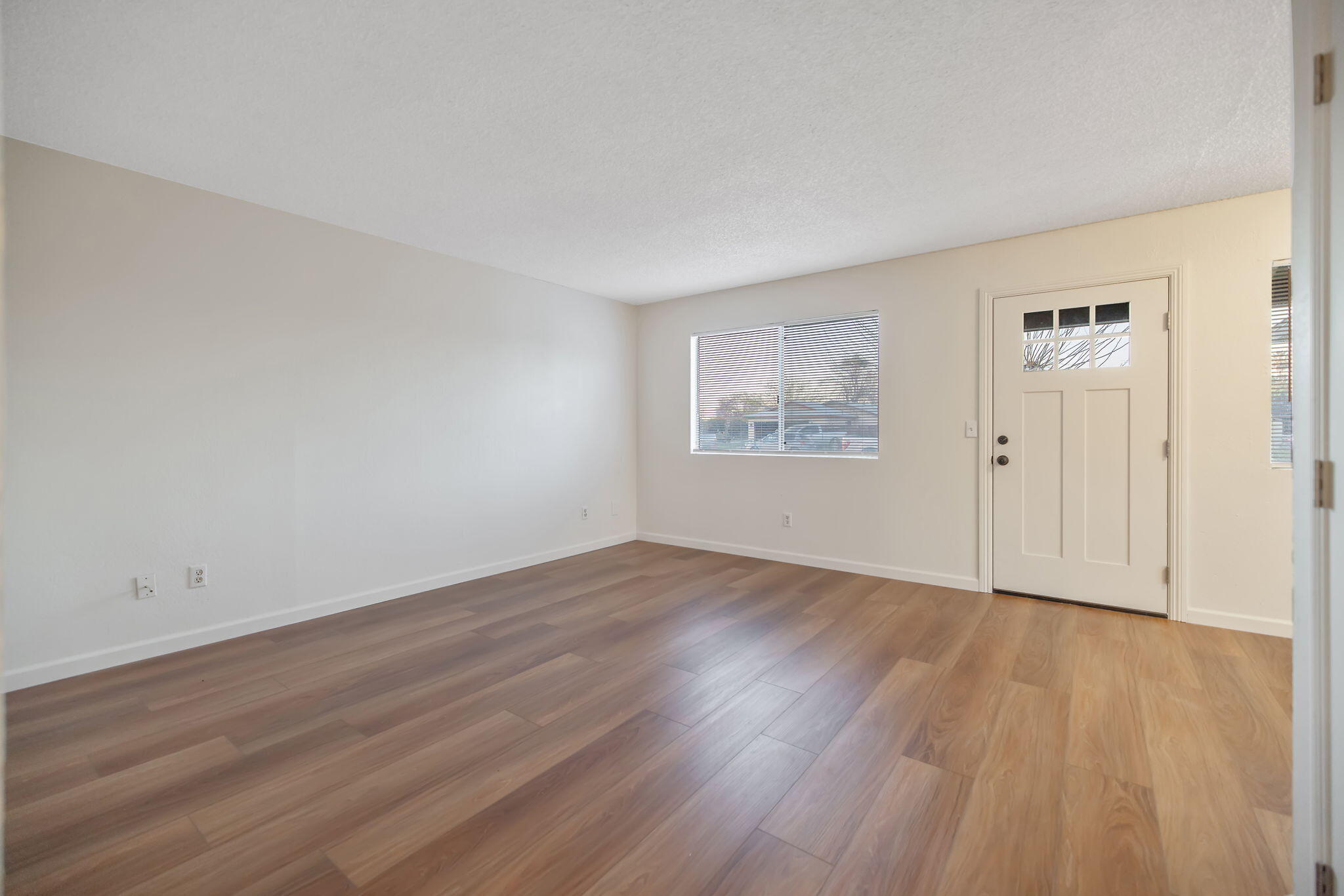 1399 Carla Ave, Pixley, CA 93256