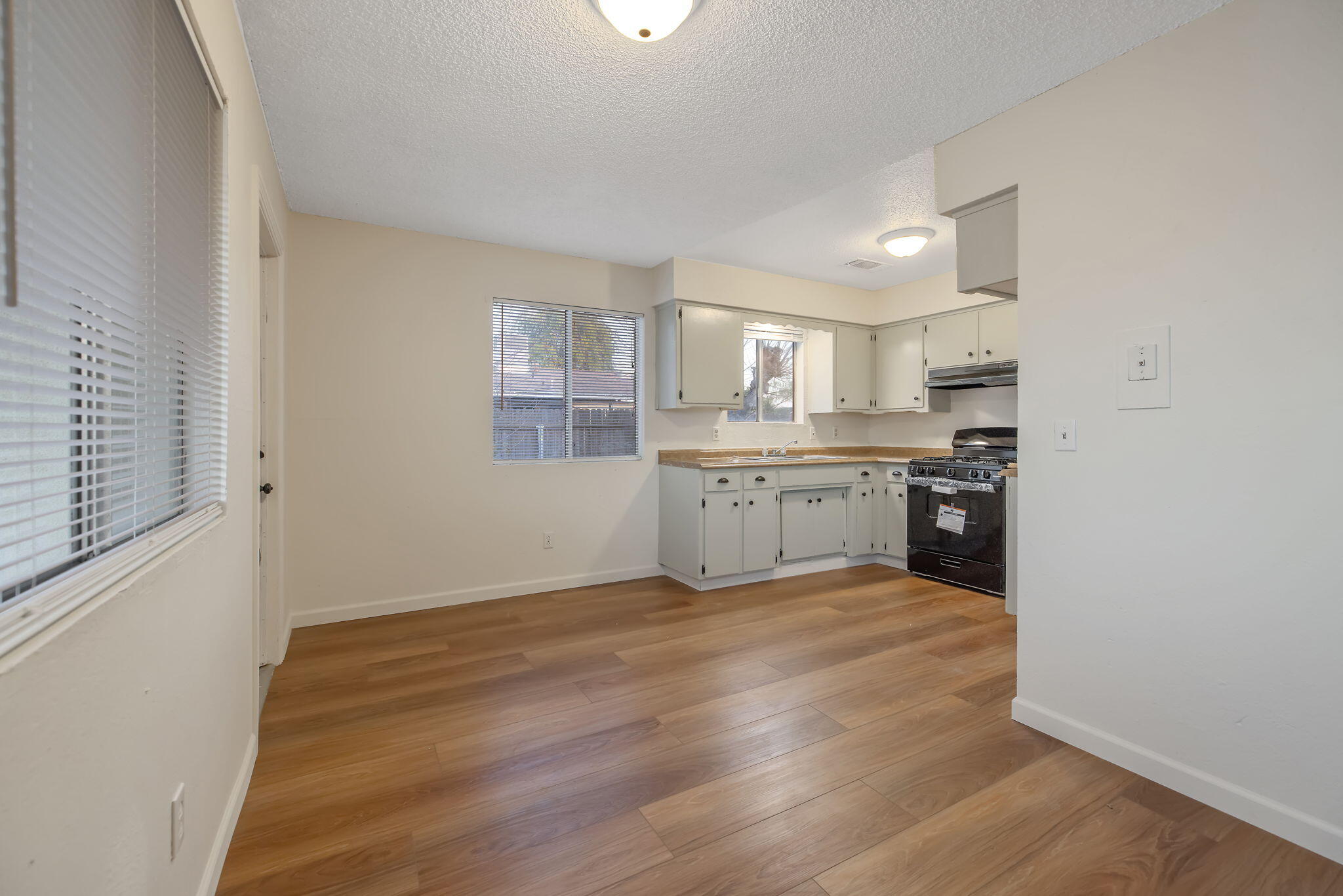 1399 Carla Ave, Pixley, CA 93256