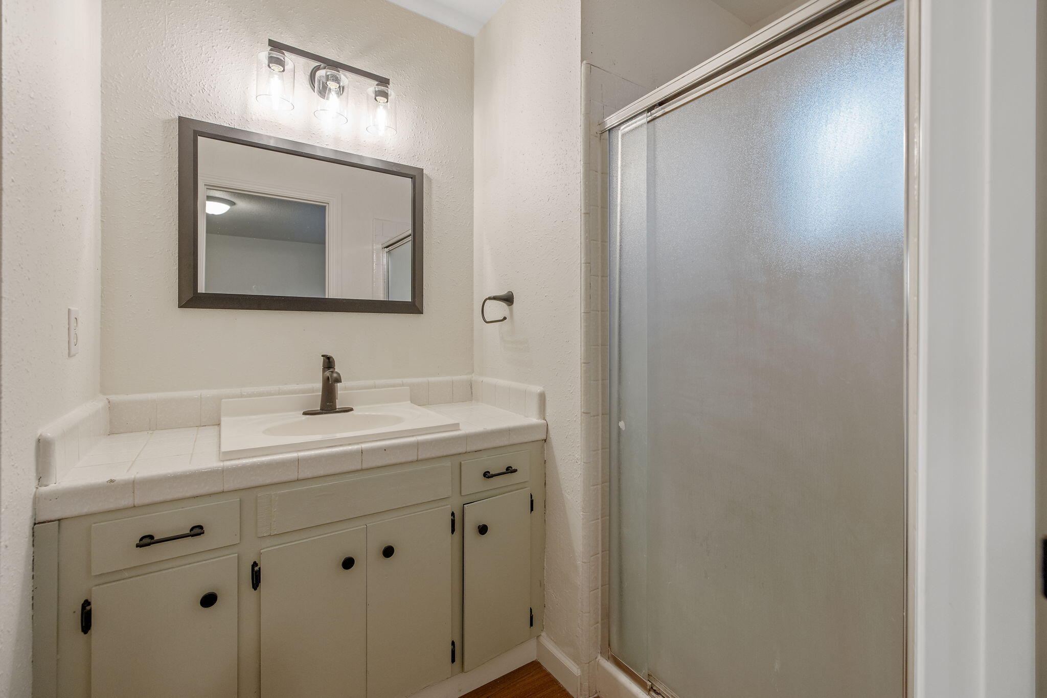 1399 Carla Ave, Pixley, CA 93256