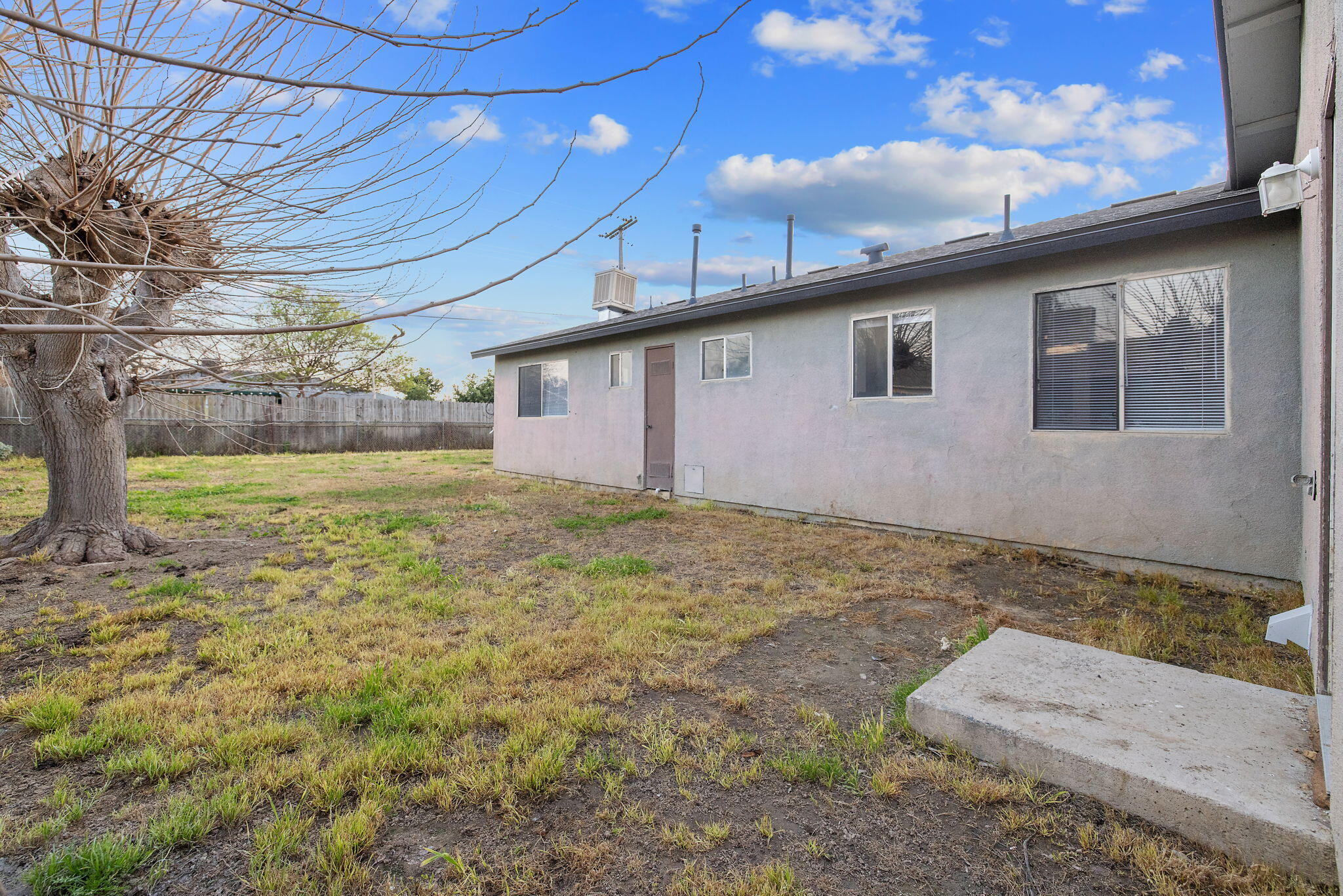 1399 Carla Ave, Pixley, CA 93256